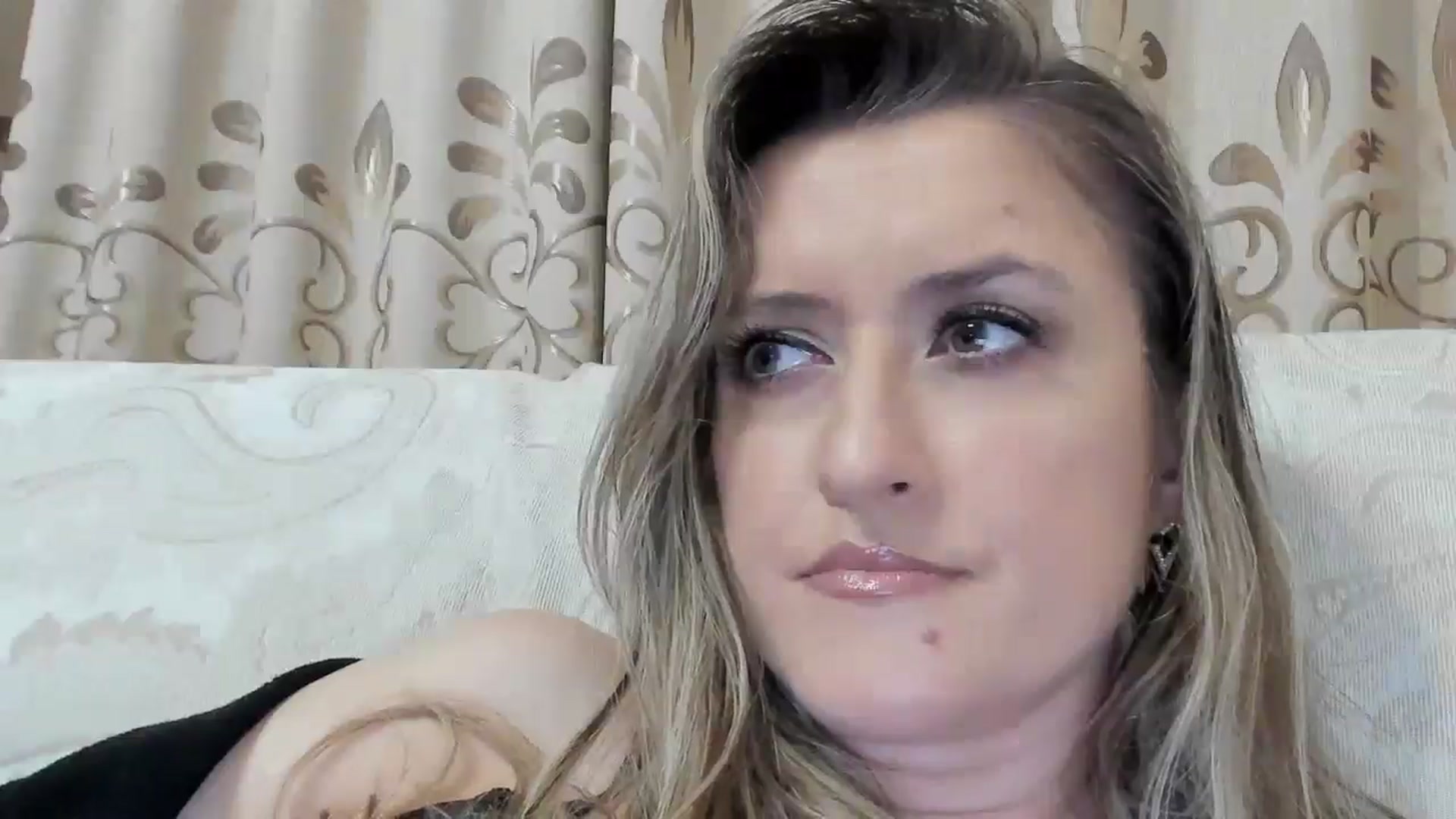 Gallery image thumbnail from BestDream's myfreecams stream on, 10/21/2025, 01:27 image 10 of 20