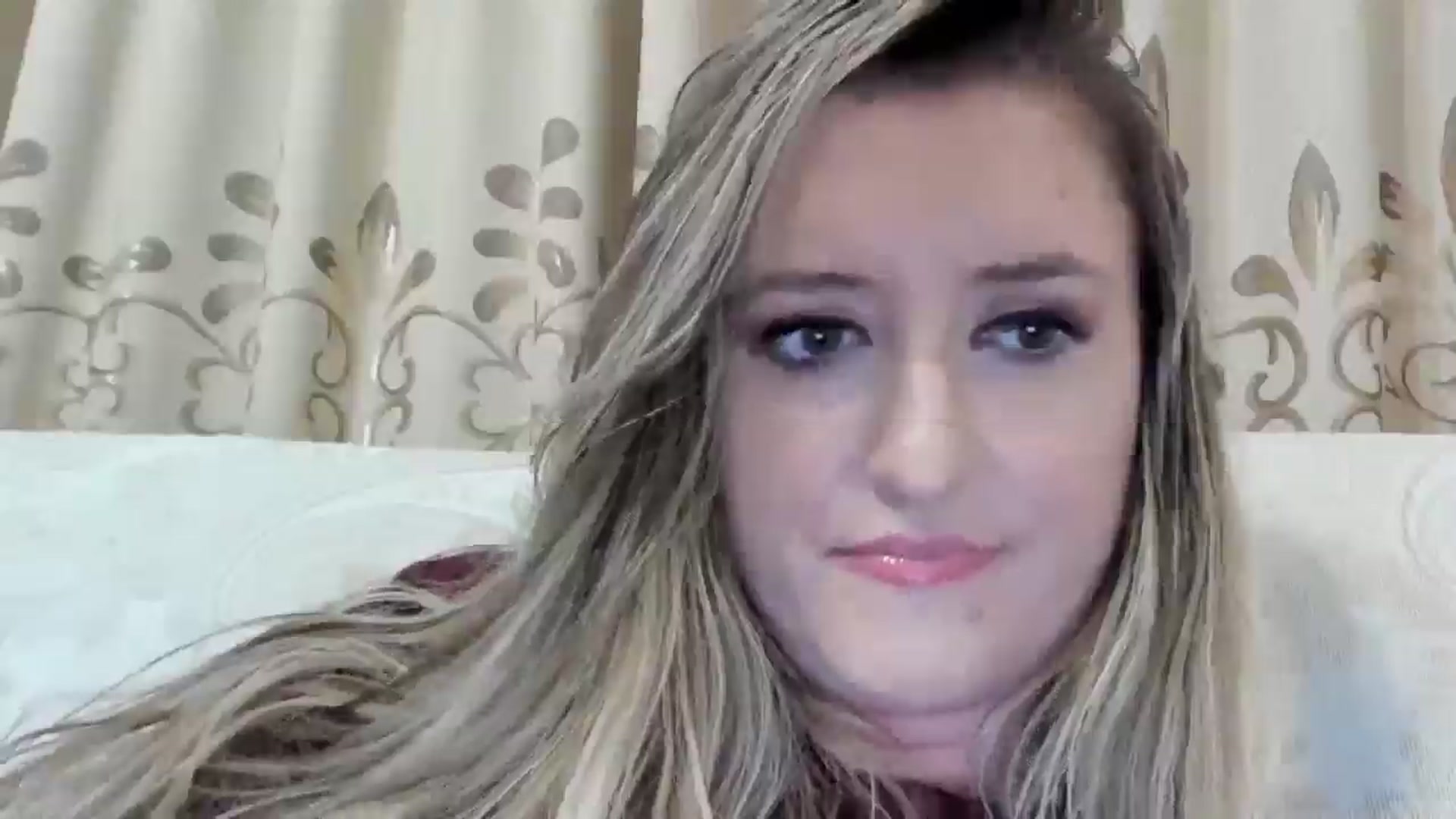 Gallery image thumbnail from BestDream's myfreecams stream on, 10/21/2025, 23:45 image 15 of 20