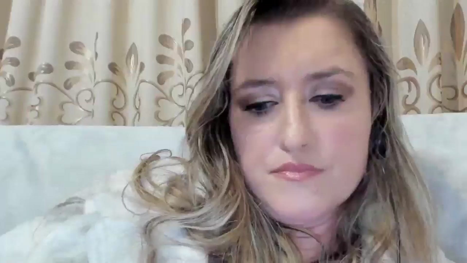 Gallery image thumbnail from BestDream's myfreecams stream on, 10/26/2025, 01:39 image 10 of 20