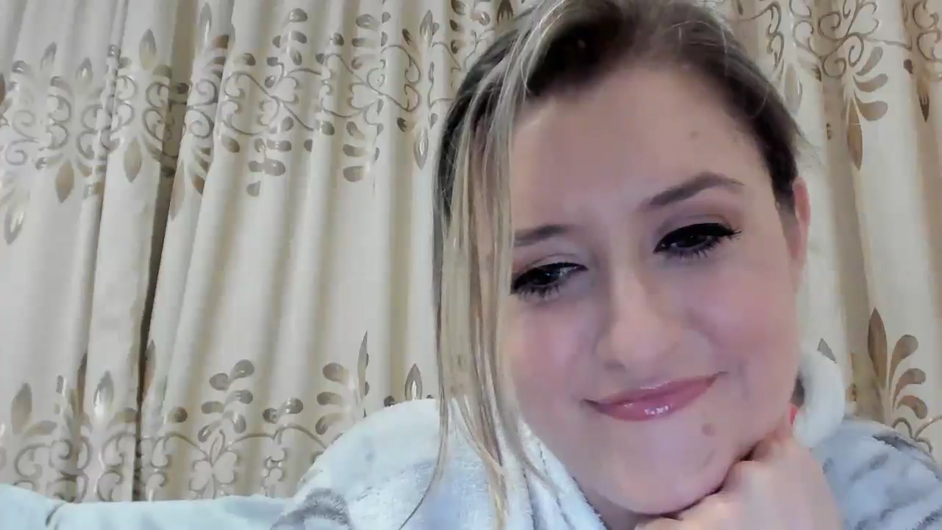 Gallery image thumbnail from BestDream's myfreecams stream on, 10/26/2025, 23:23 image 8 of 20
