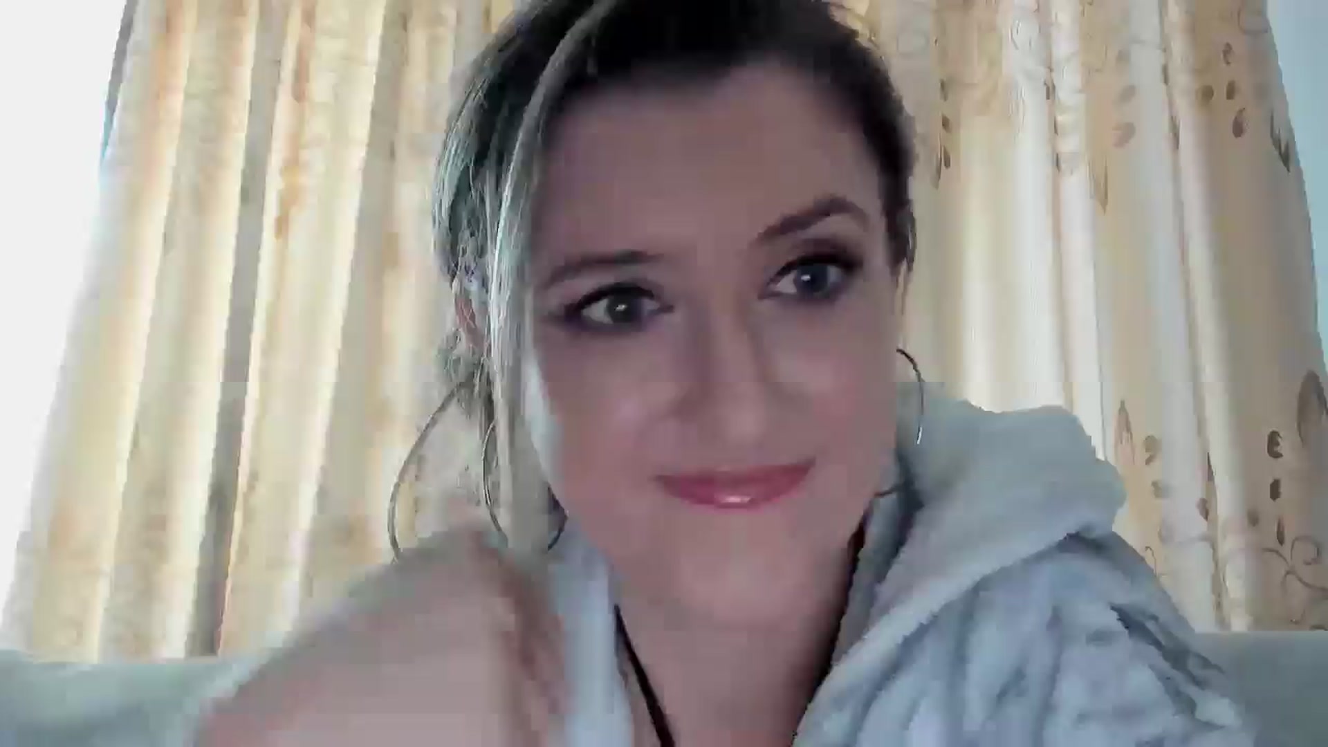 Gallery image thumbnail from BestDream's myfreecams stream on, 10/31/2025, 11:08 image 10 of 20