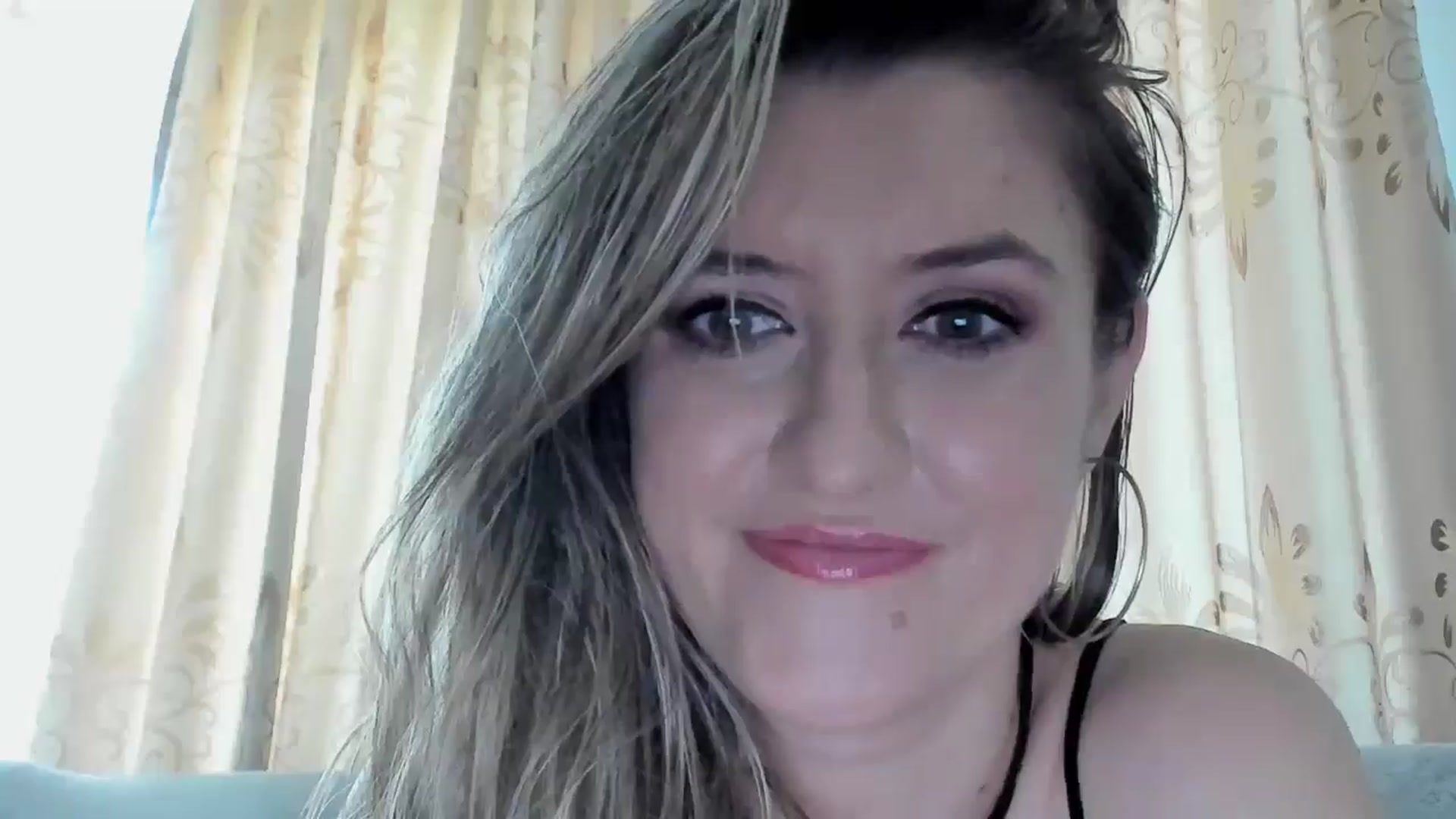 Gallery image thumbnail from BestDream's myfreecams stream on, 10/31/2025, 12:35 image 10 of 20