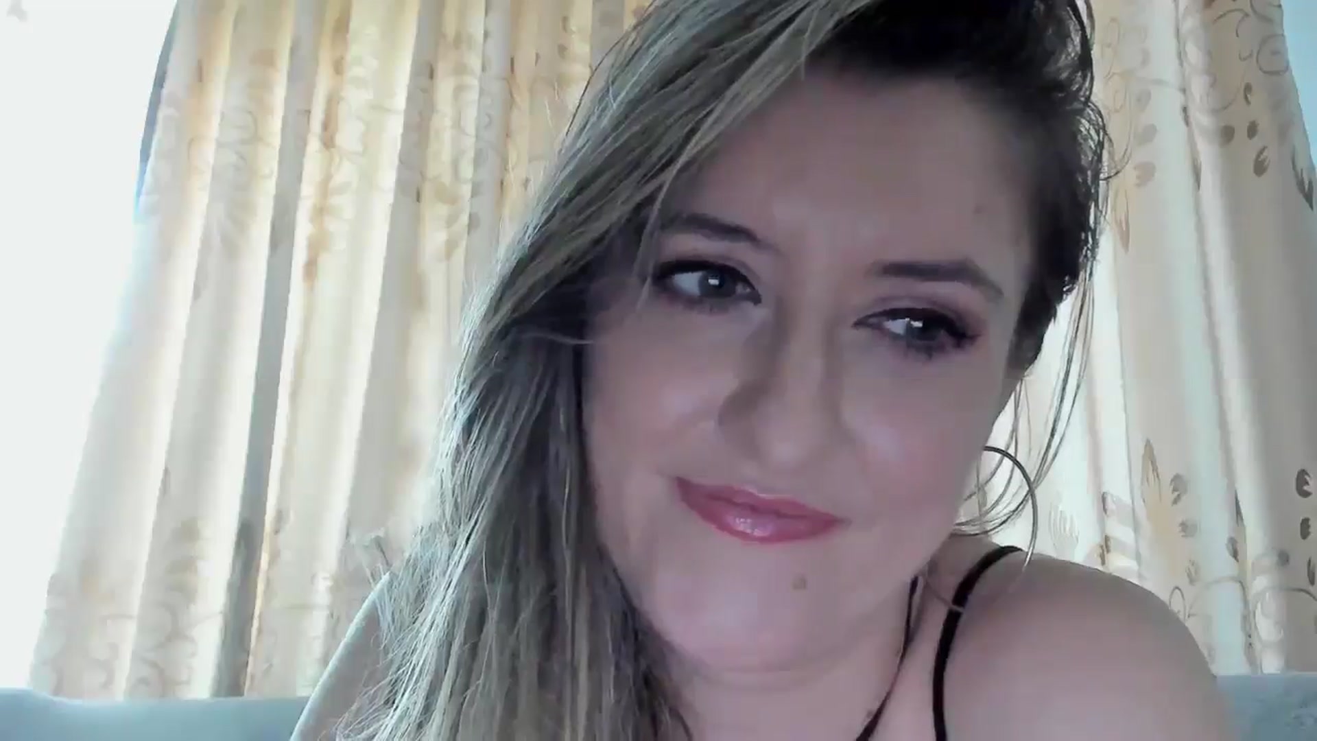 Gallery image thumbnail from BestDream's myfreecams stream on, 10/31/2025, 12:35 image 18 of 20