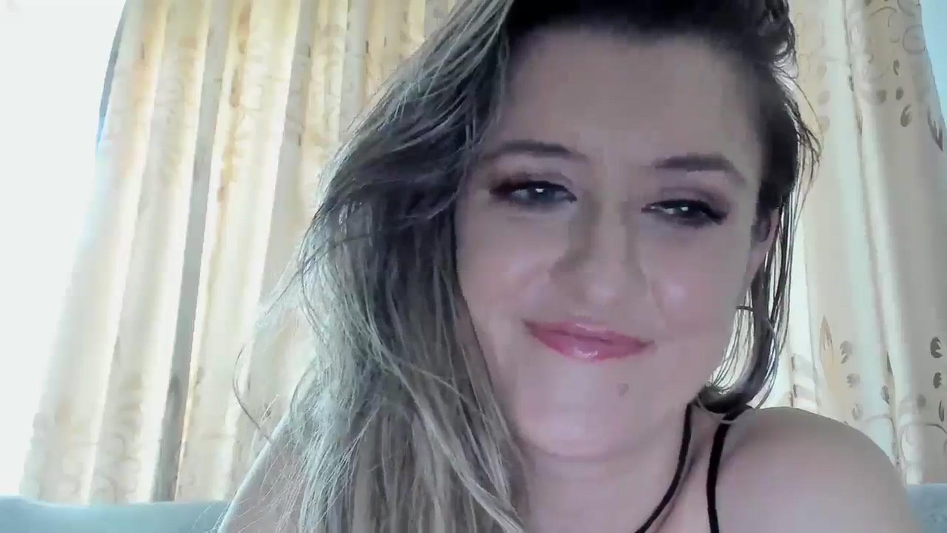 Gallery image thumbnail from BestDream's myfreecams stream on, 10/31/2025, 12:35 image 9 of 20