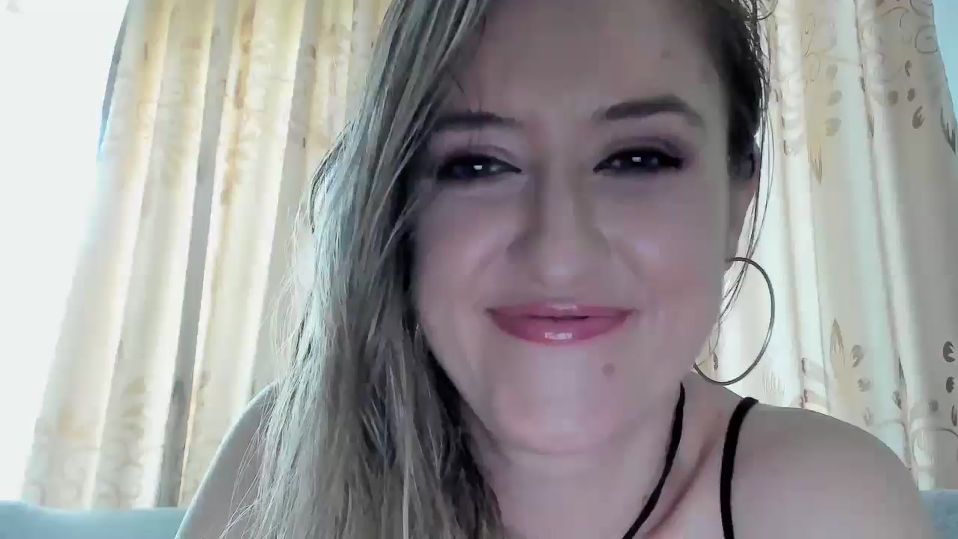 Gallery image thumbnail from BestDream's myfreecams stream on, 10/31/2025, 12:35 image 15 of 20