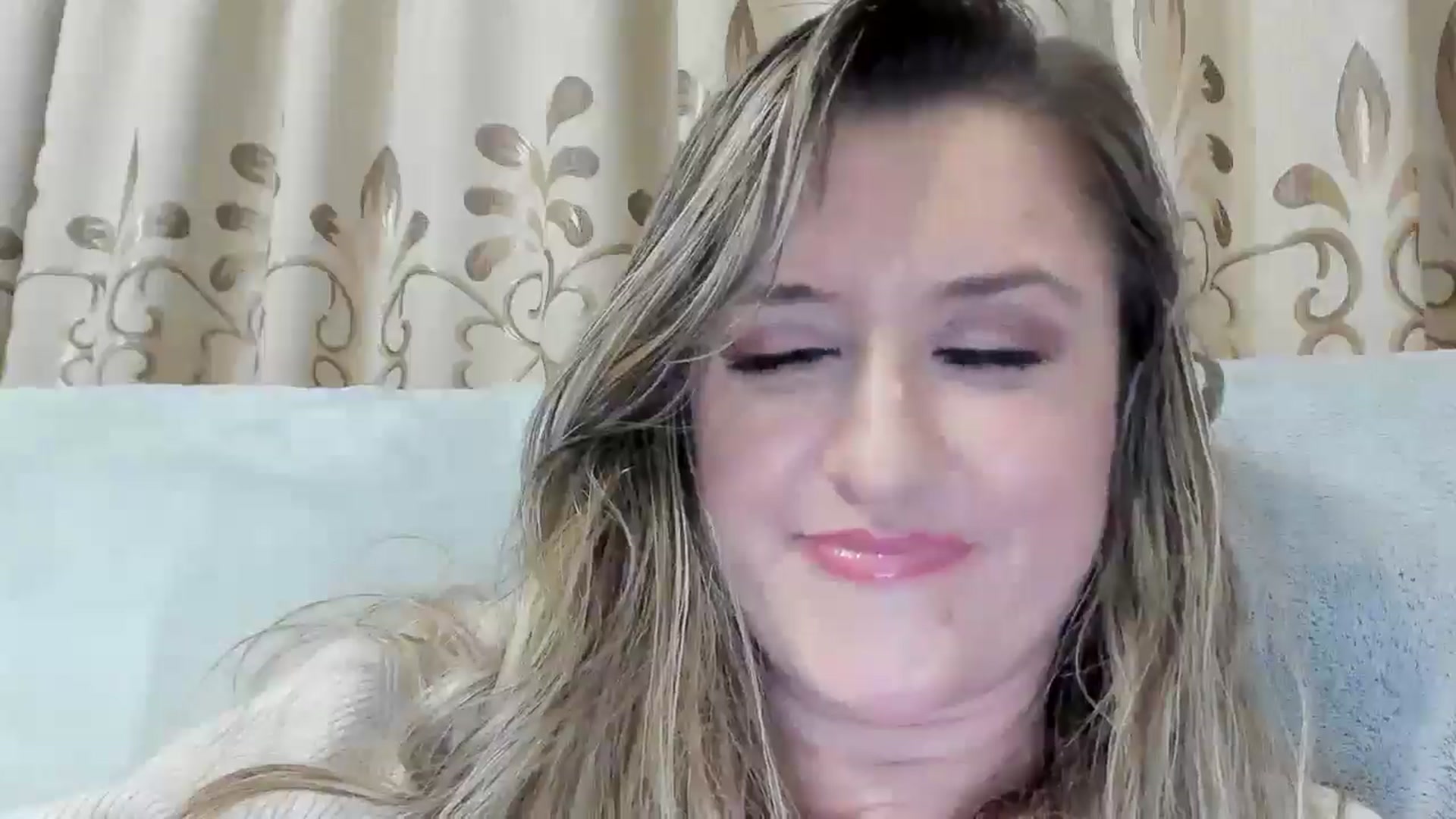 Gallery image thumbnail from BestDream's myfreecams stream on, 11/01/2025, 01:05 image 15 of 20