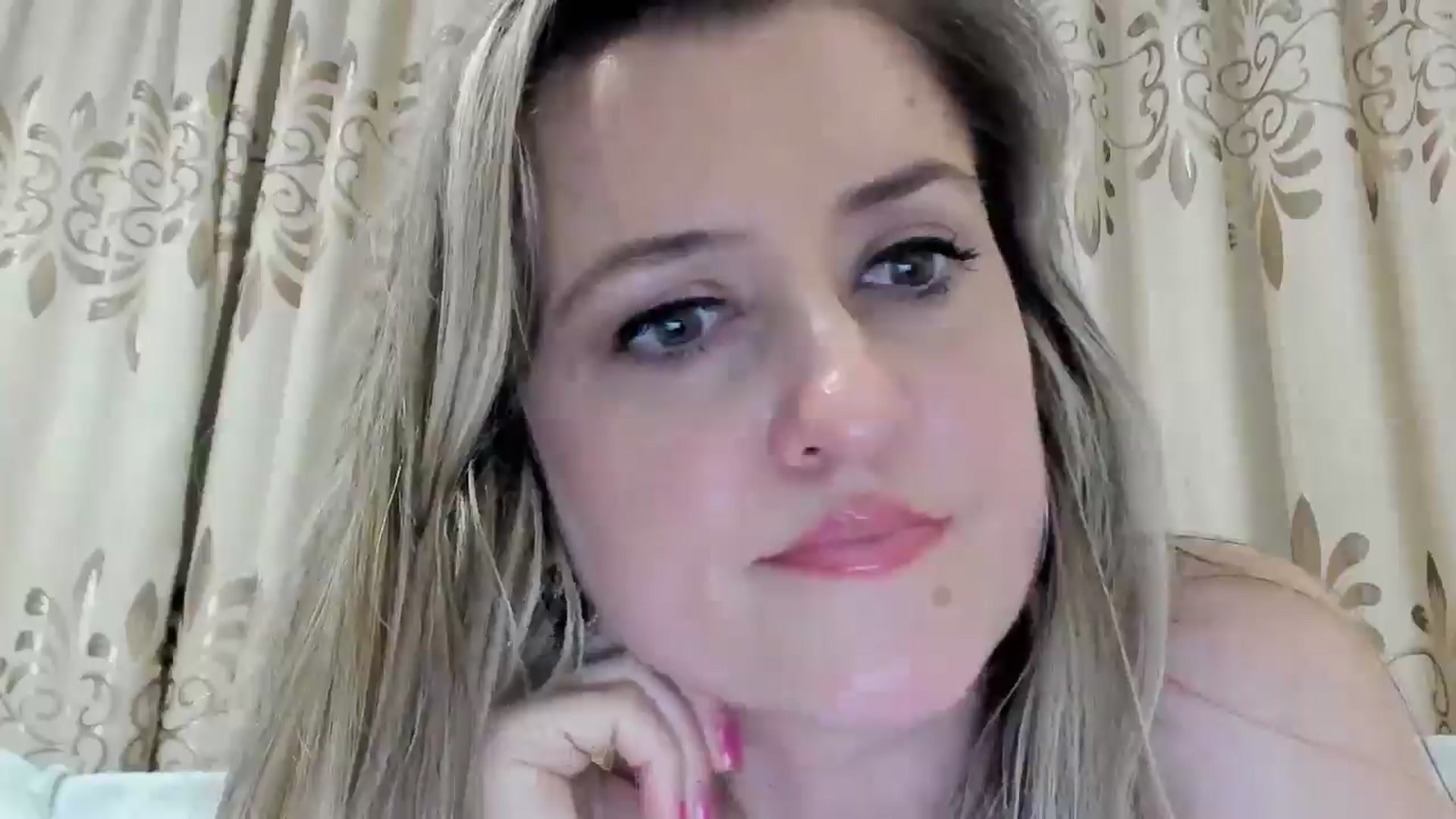 Gallery image thumbnail from BestDream's myfreecams stream on, 11/03/2025, 24:00 image 15 of 20