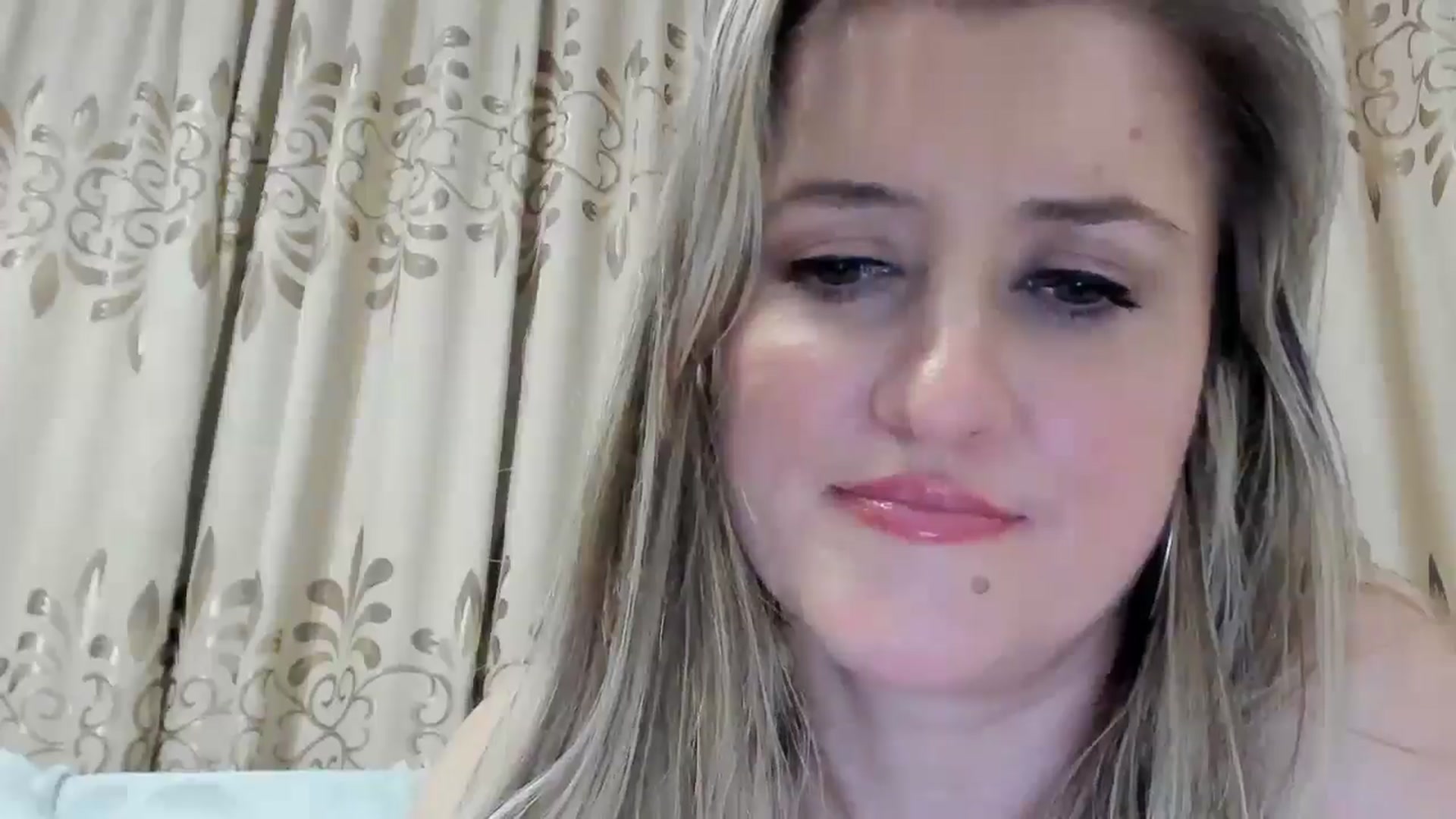 Gallery image thumbnail from BestDream's myfreecams stream on, 11/03/2025, 24:00 image 18 of 20