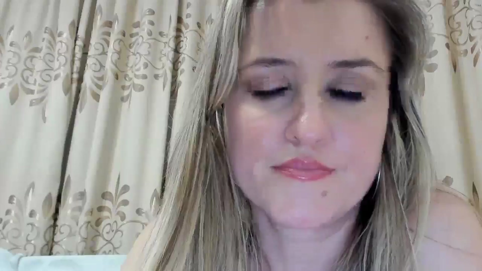 Gallery image thumbnail from BestDream's myfreecams stream on, 11/03/2025, 24:00 image 13 of 20