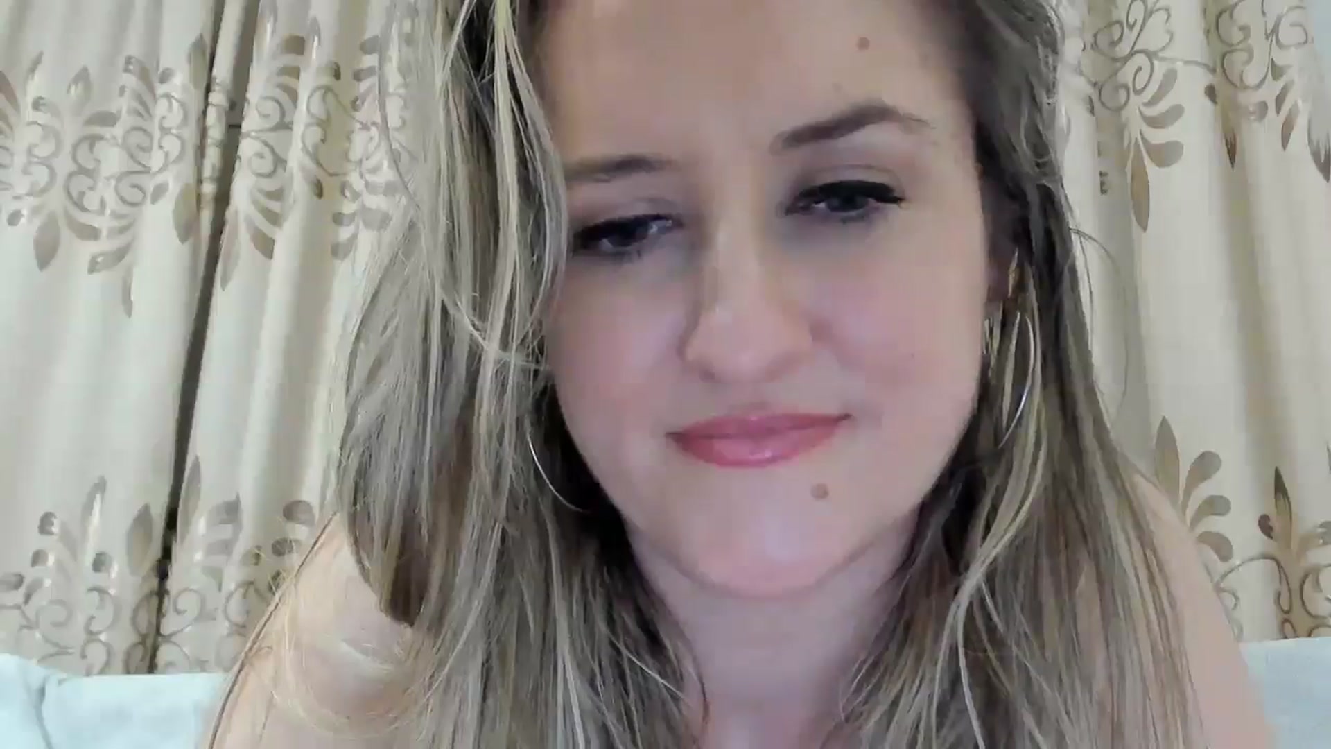 Gallery image thumbnail from BestDream's myfreecams stream on, 11/03/2025, 01:47 image 17 of 20