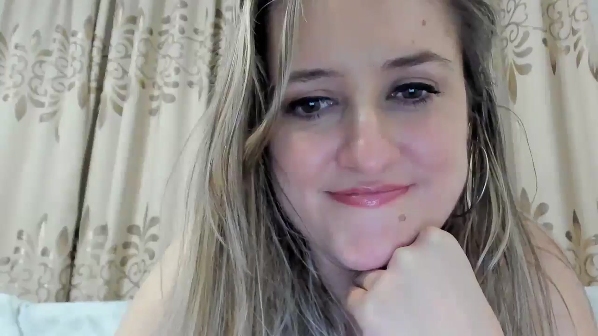 Gallery image thumbnail from BestDream's myfreecams stream on, 11/03/2025, 01:47 image 8 of 20