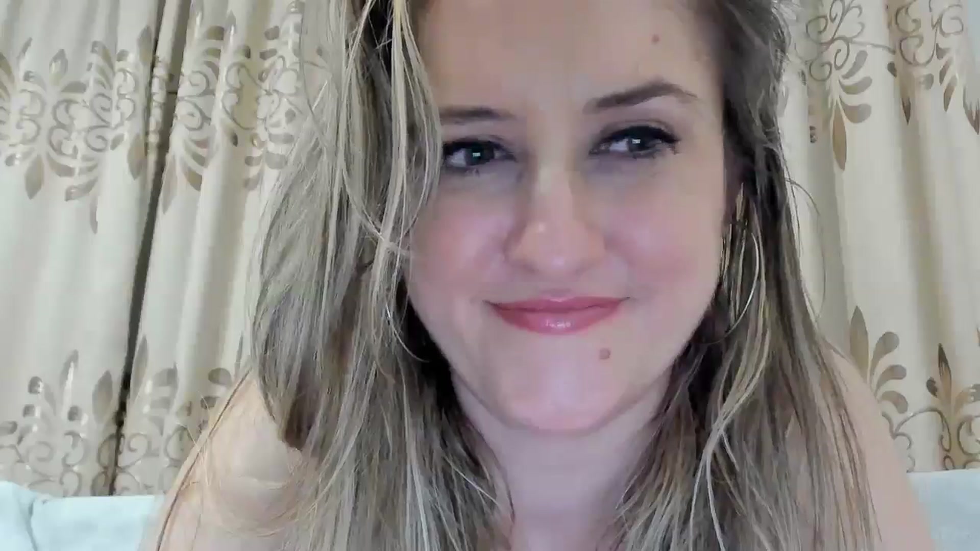 Gallery image thumbnail from BestDream's myfreecams stream on, 11/03/2025, 01:47 image 18 of 20