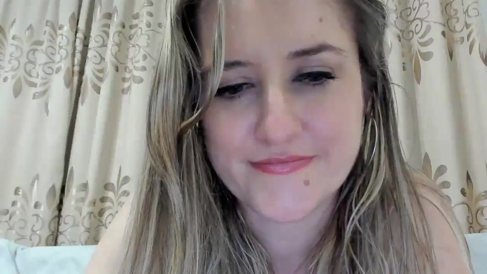 Gallery image thumbnail from BestDream's myfreecams stream on, 11/03/2025, 01:47 image 7 of 20