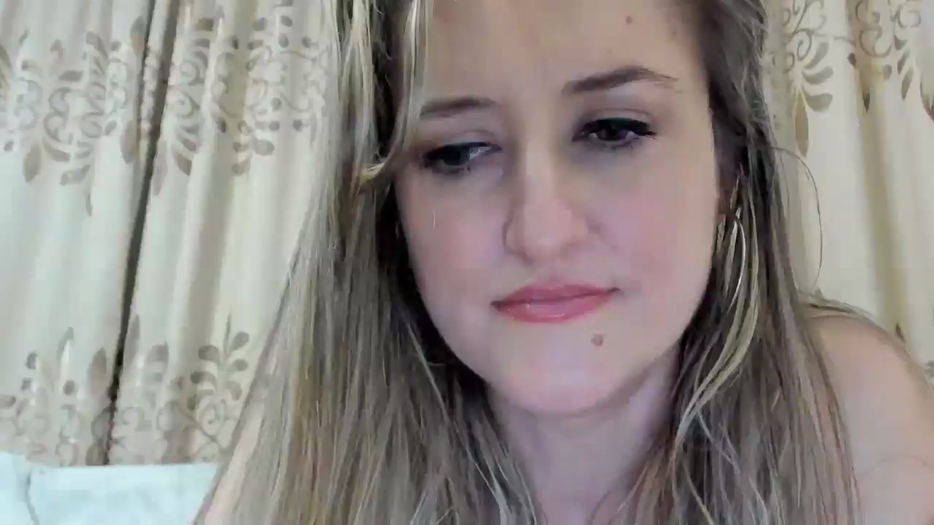 Gallery image thumbnail from BestDream's myfreecams stream on, 11/03/2025, 01:47 image 6 of 20