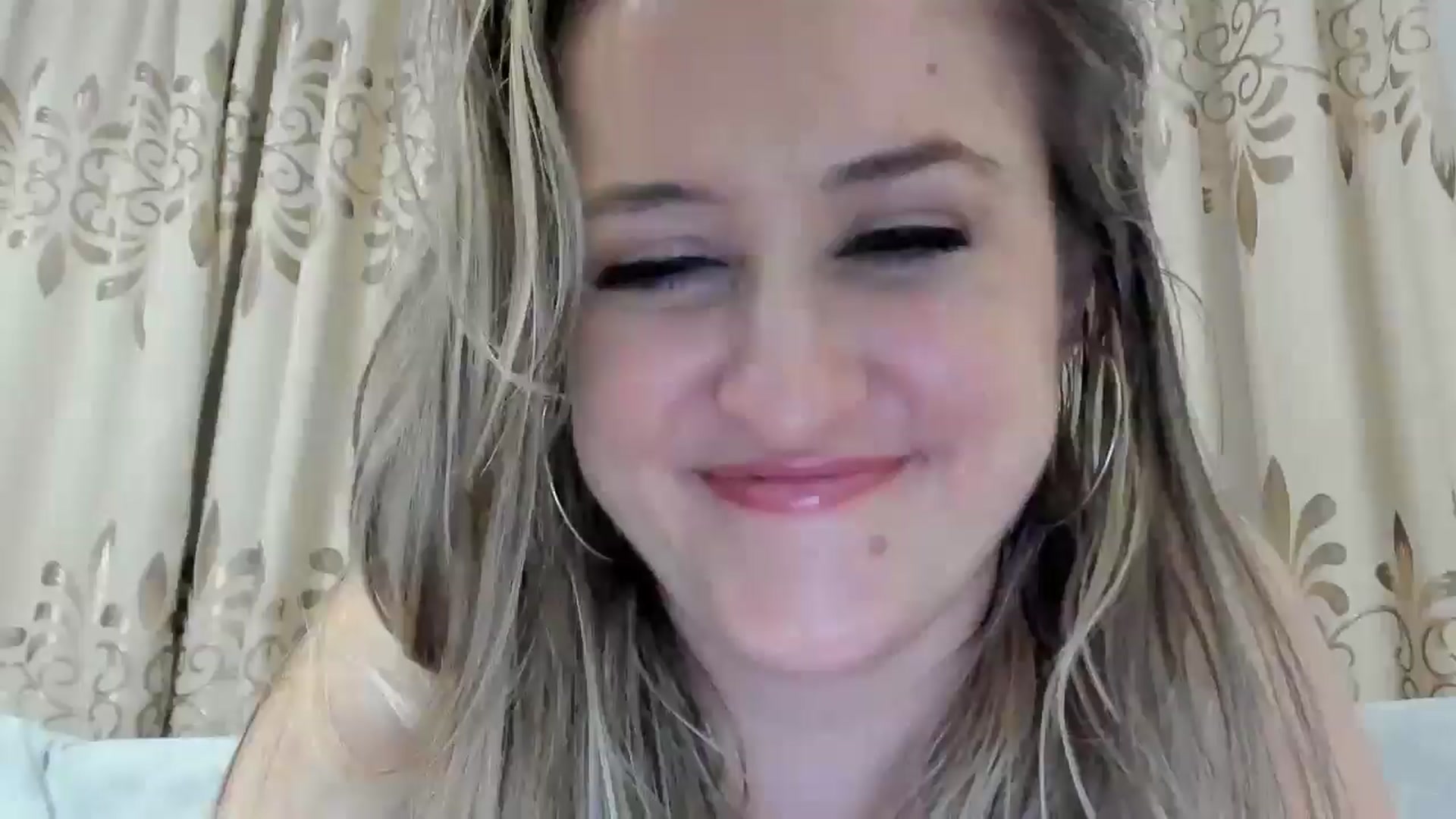 Gallery image thumbnail from BestDream's myfreecams stream on, 11/03/2025, 01:47 image 15 of 20