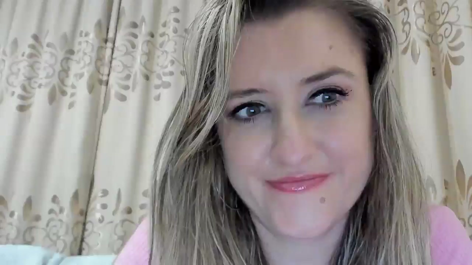 Gallery image thumbnail from BestDream's myfreecams stream on, 11/03/2025, 23:24 image 17 of 20