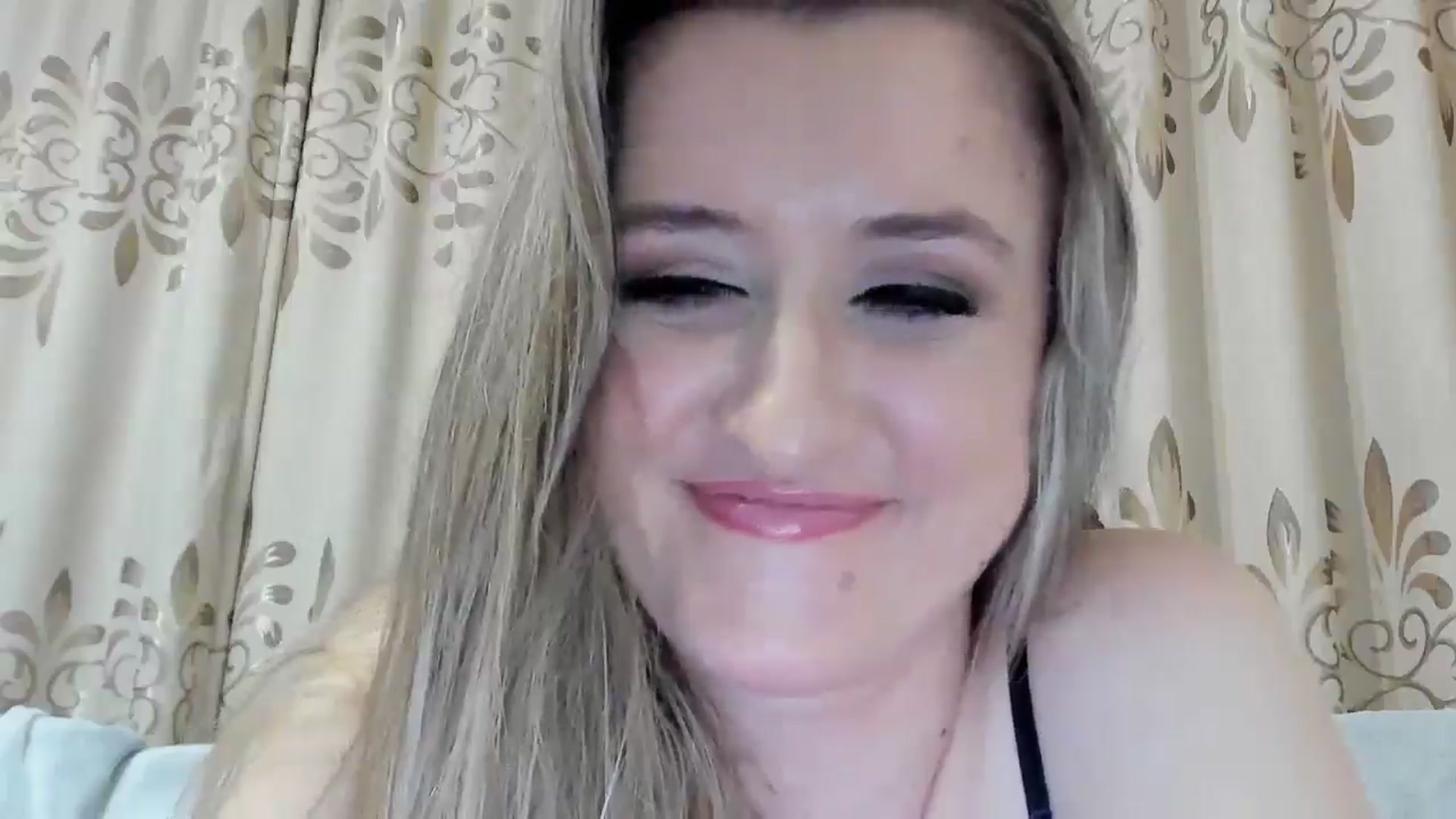 Gallery image thumbnail from BestDream's myfreecams stream on, 11/04/2025, 22:27 image 18 of 20