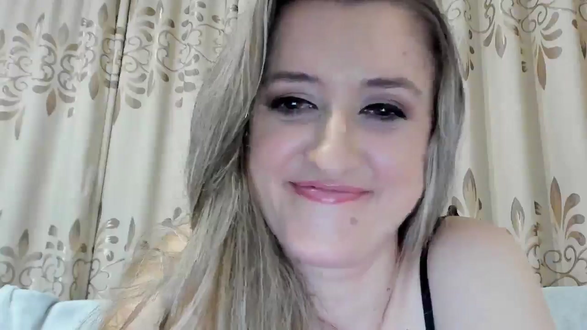 Gallery image thumbnail from BestDream's myfreecams stream on, 11/04/2025, 22:27 image 16 of 20