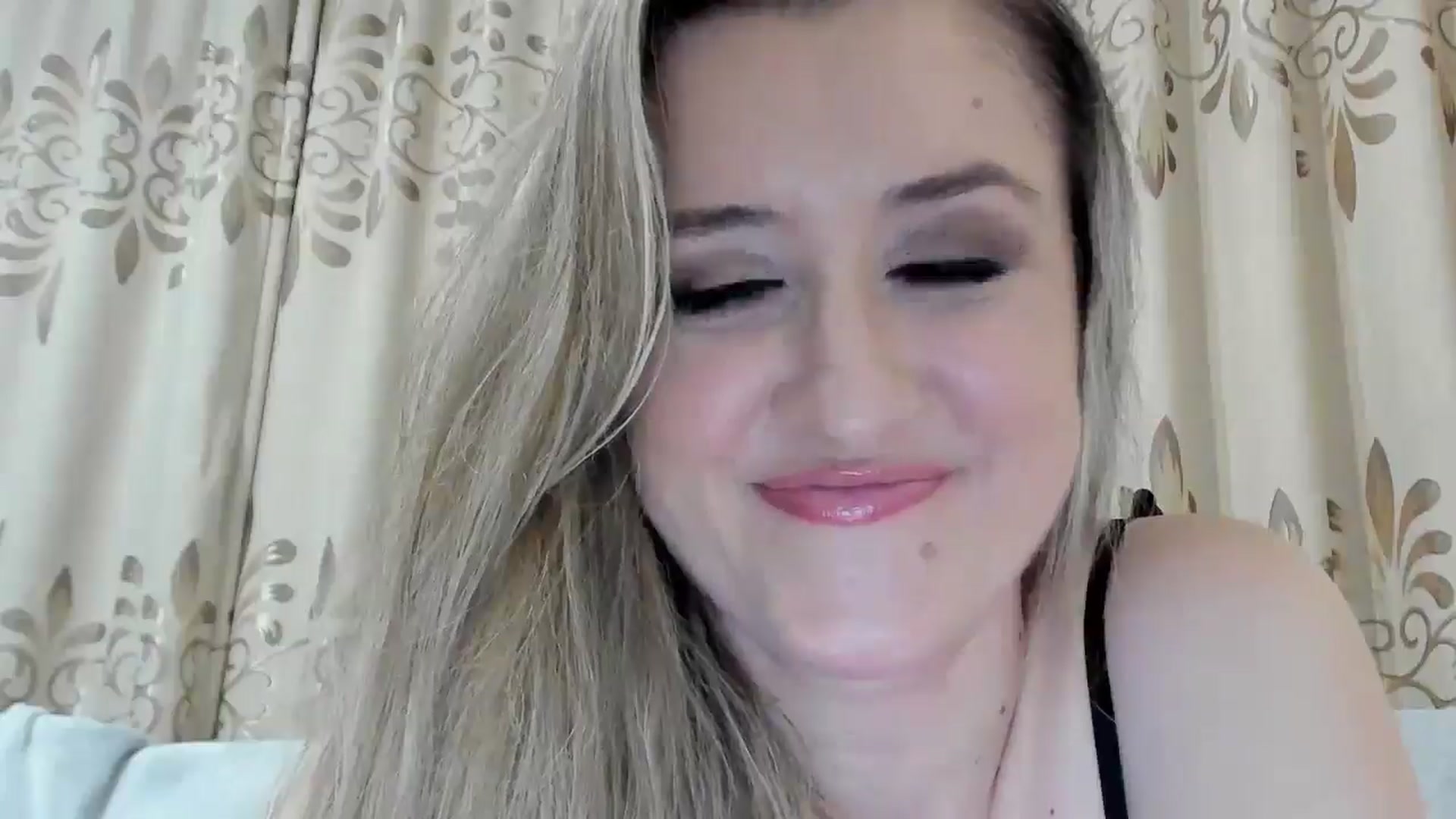 Gallery image thumbnail from BestDream's myfreecams stream on, 11/04/2025, 22:27 image 5 of 20