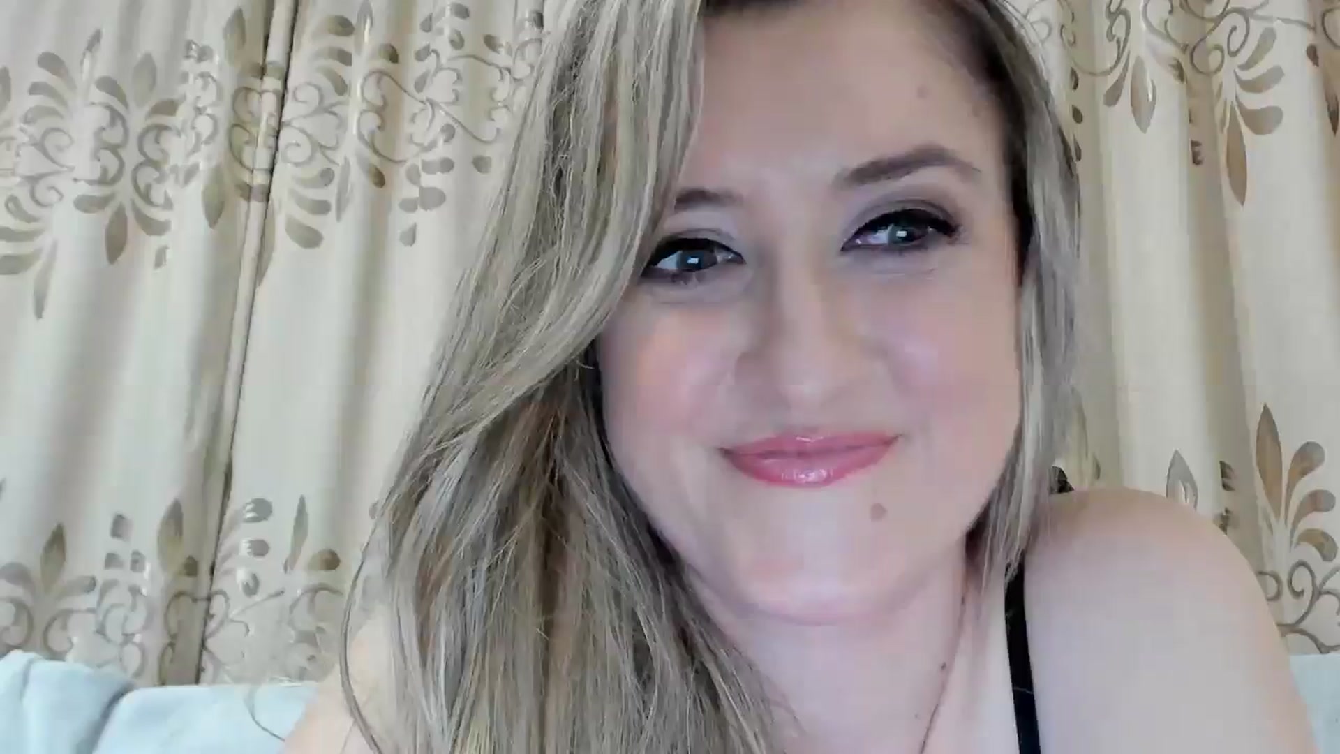 Gallery image thumbnail from BestDream's myfreecams stream on, 11/04/2025, 22:27 image 13 of 20