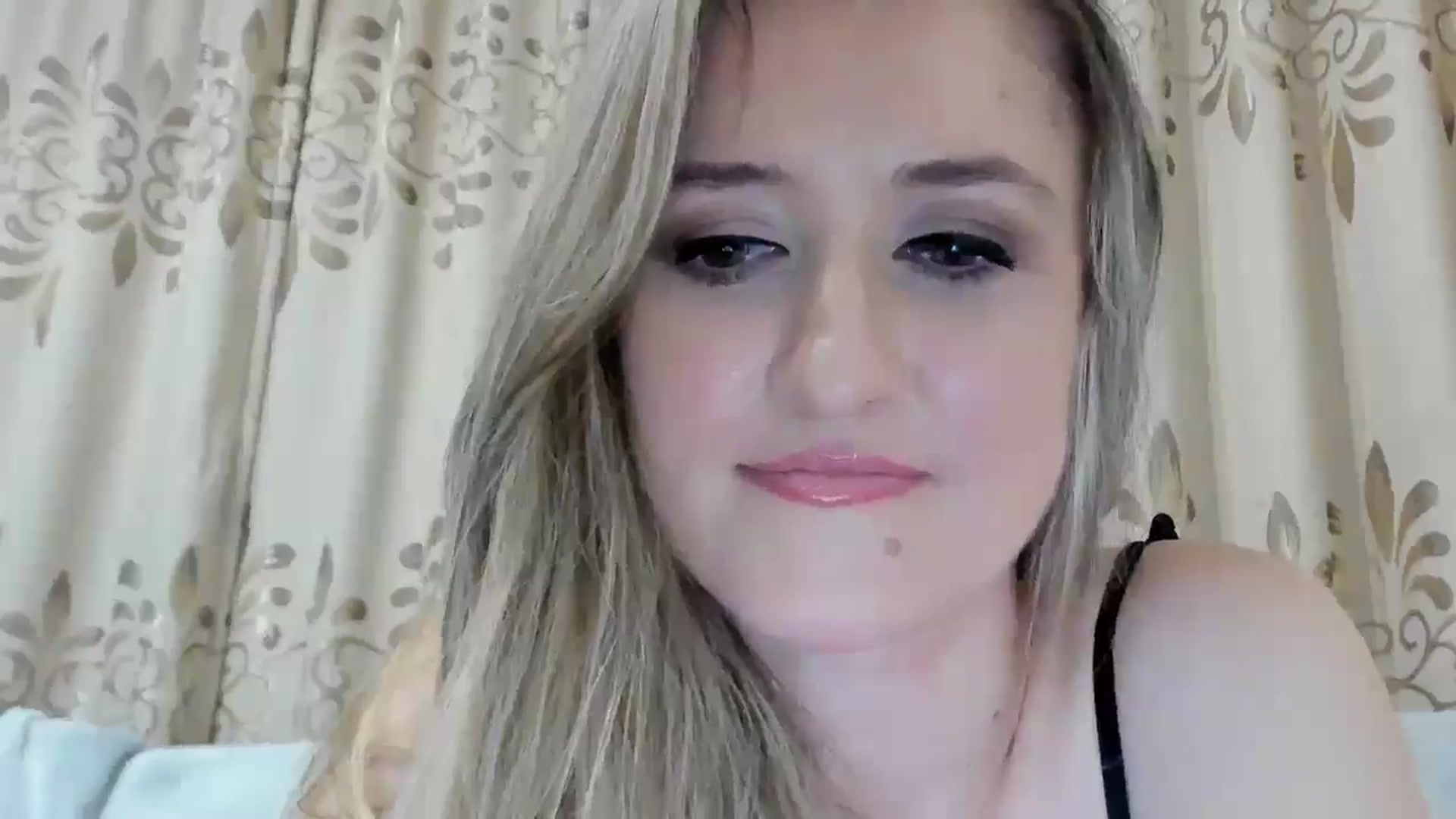 Gallery image thumbnail from BestDream's myfreecams stream on, 11/04/2025, 22:27 image 19 of 20
