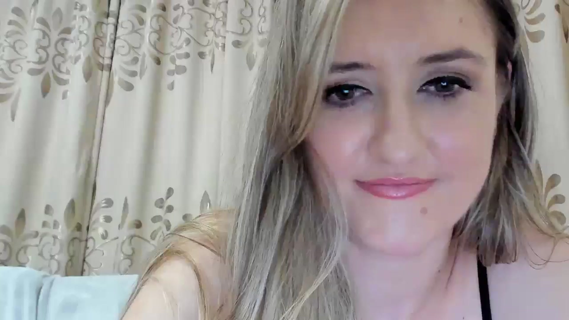 Gallery image thumbnail from BestDream's myfreecams stream on, 11/04/2025, 23:33 image 5 of 20