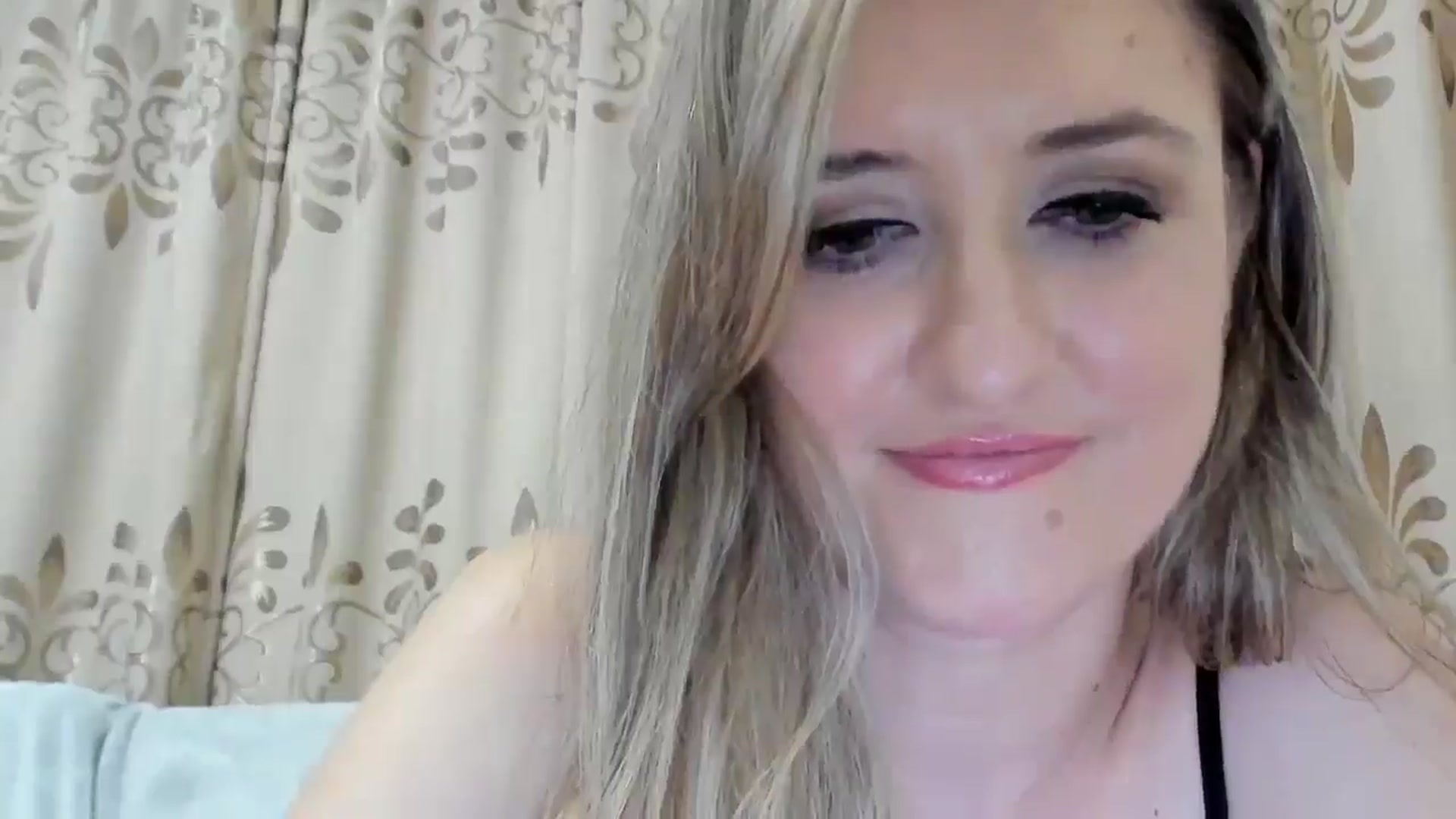 Gallery image thumbnail from BestDream's myfreecams stream on, 11/04/2025, 23:33 image 7 of 20