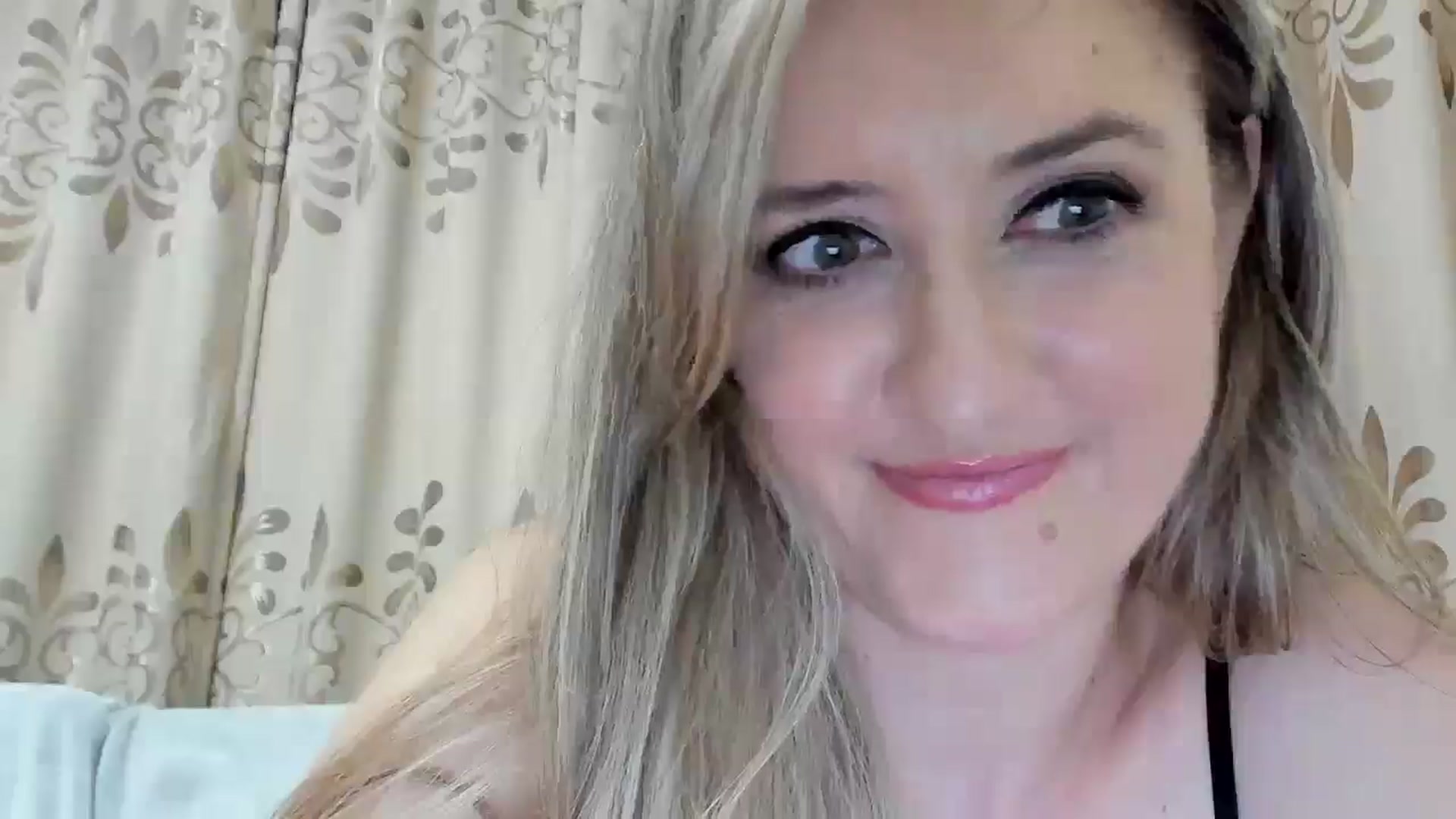 Gallery image thumbnail from BestDream's myfreecams stream on, 11/04/2025, 23:33 image 6 of 20