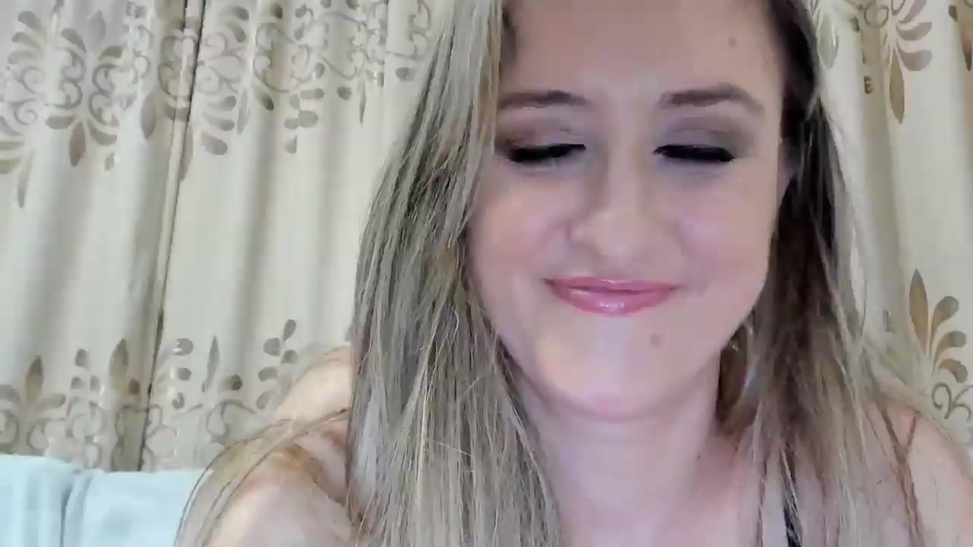 Gallery image thumbnail from BestDream's myfreecams stream on, 11/04/2025, 23:33 image 15 of 20