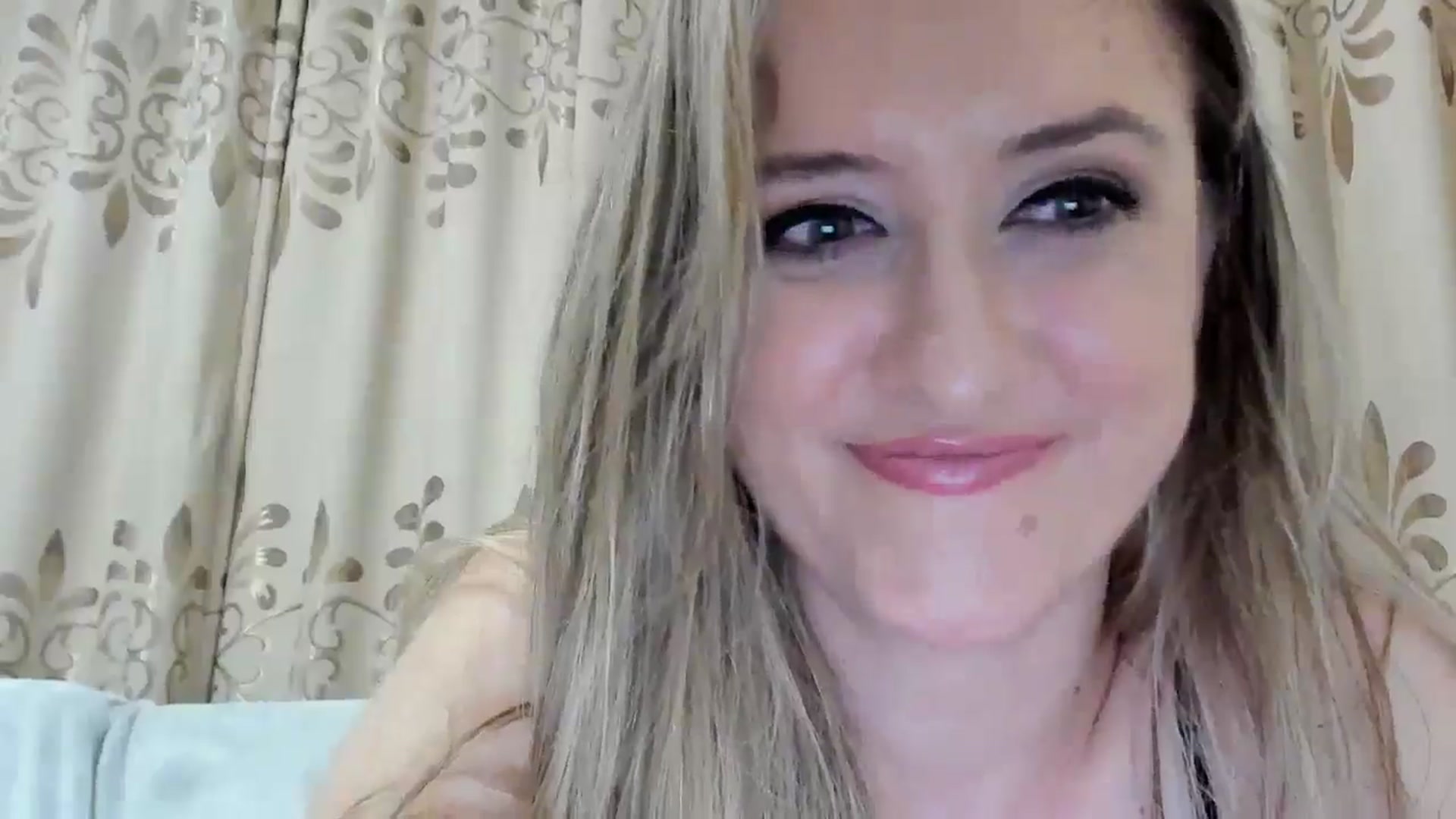 Gallery image thumbnail from BestDream's myfreecams stream on, 11/04/2025, 23:33 image 16 of 20
