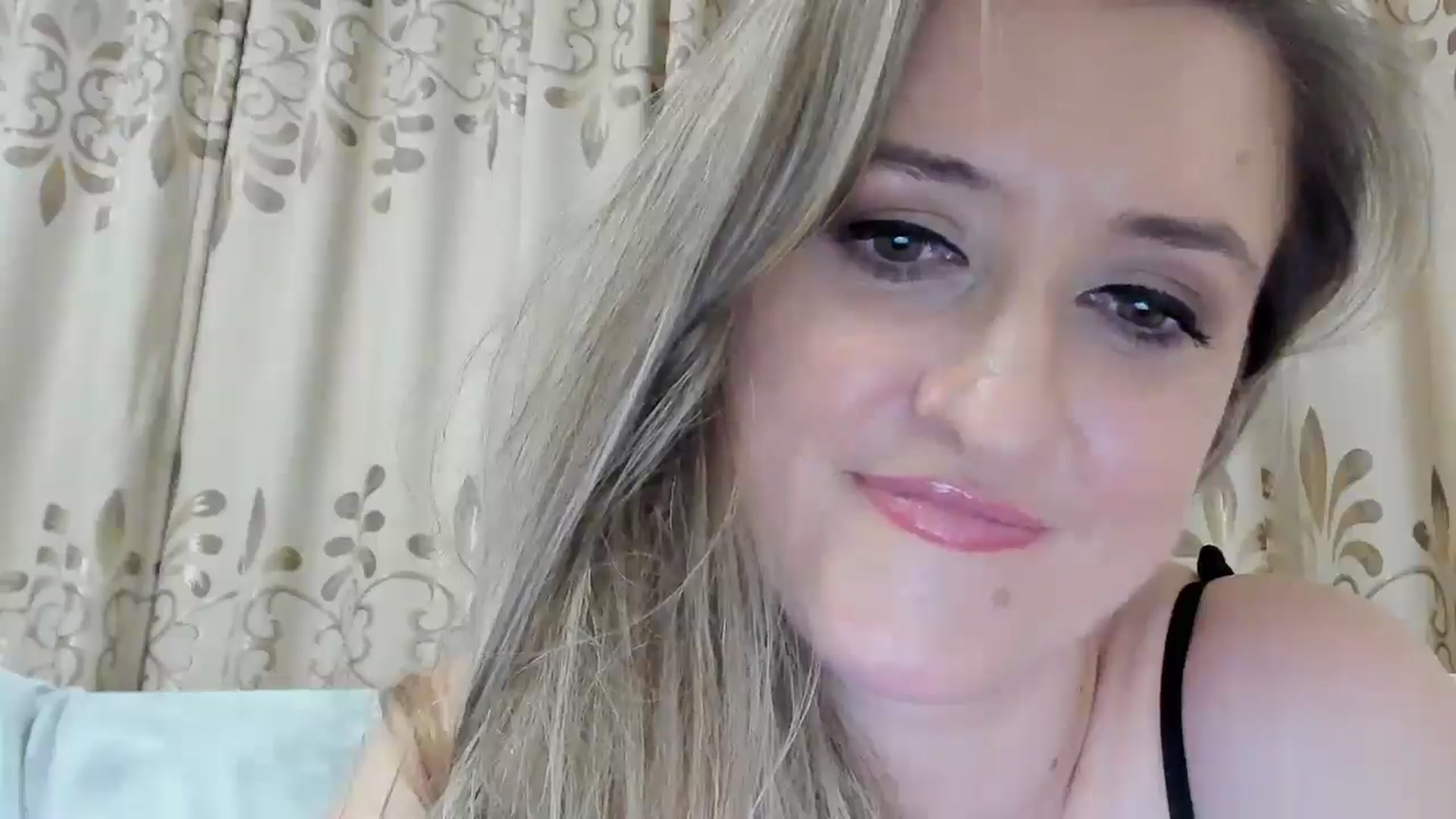 Gallery image thumbnail from BestDream's myfreecams stream on, 11/05/2025, 24:12 image 7 of 20