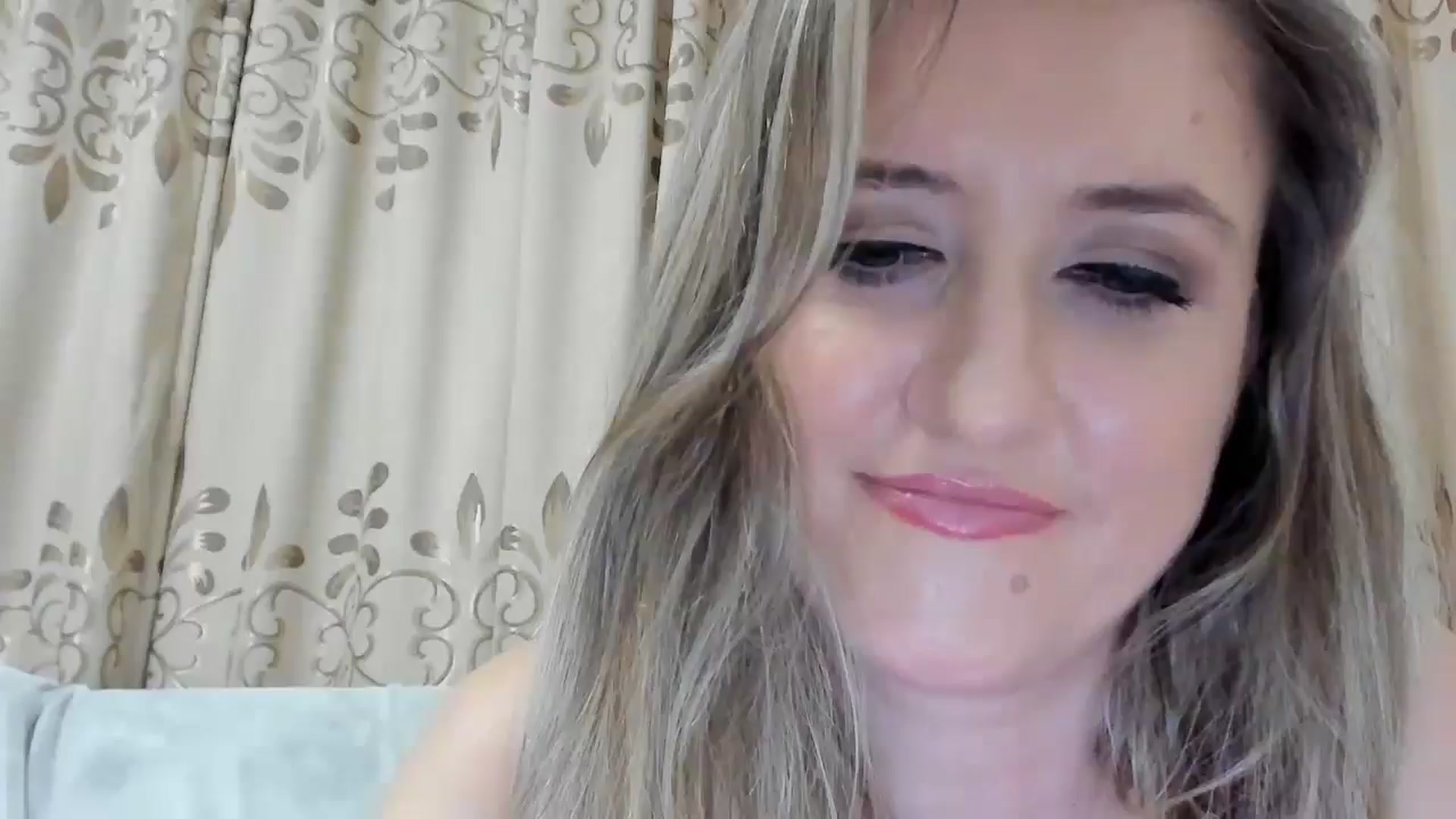 Gallery image thumbnail from BestDream's myfreecams stream on, 11/05/2025, 24:12 image 15 of 20