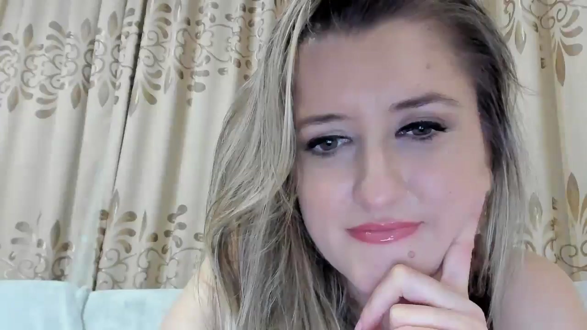 Gallery image thumbnail from BestDream's myfreecams stream on, 11/05/2025, 23:54 image 1 of 20