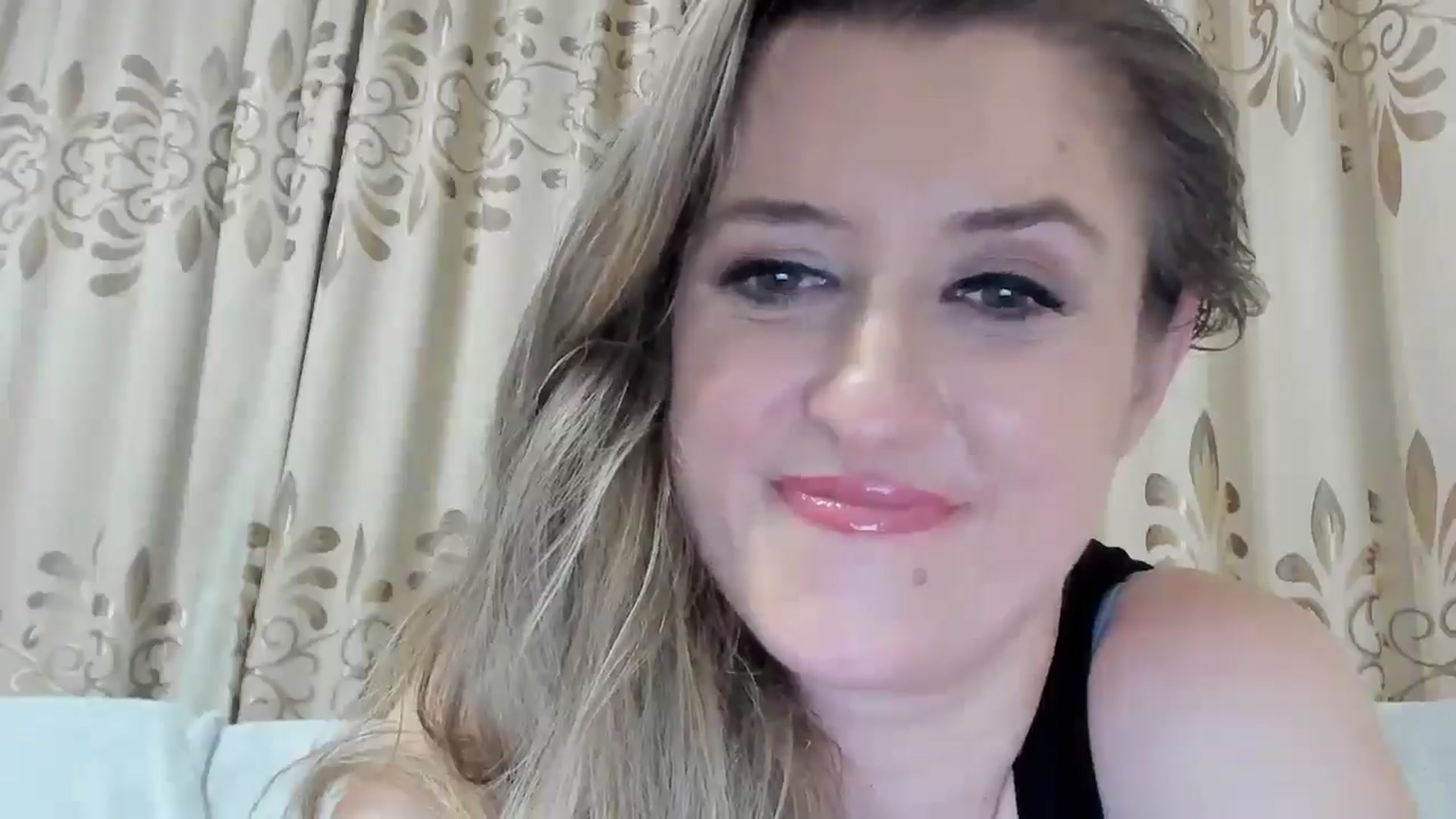 Gallery image thumbnail from BestDream's myfreecams stream on, 11/05/2025, 23:54 image 17 of 20