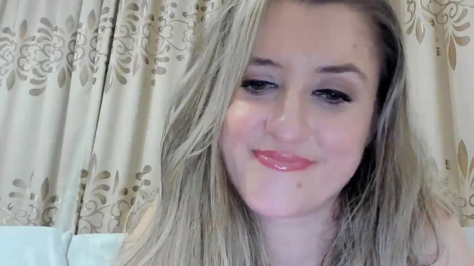 Gallery image thumbnail from BestDream's myfreecams stream on, 11/05/2025, 23:54 image 13 of 20