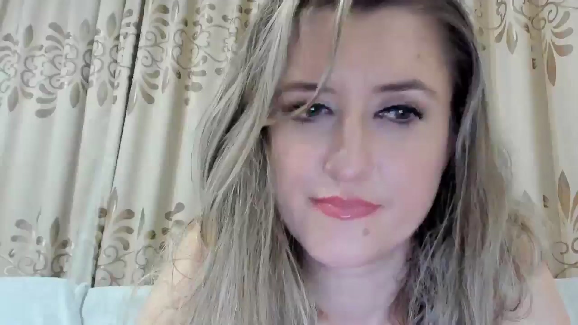 Gallery image thumbnail from BestDream's myfreecams stream on, 11/05/2025, 23:54 image 9 of 20