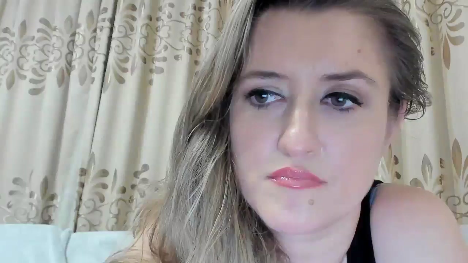 Gallery image thumbnail from BestDream's myfreecams stream on, 11/05/2025, 23:54 image 18 of 20