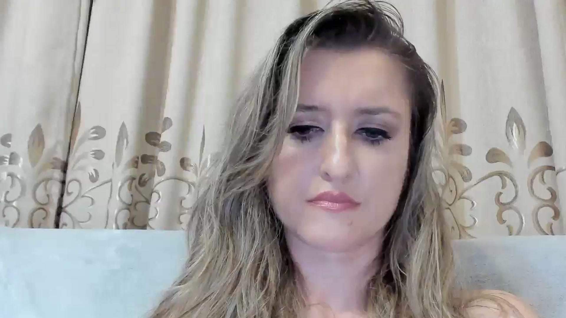 Gallery image thumbnail from BestDream's myfreecams stream on, 11/06/2025, 21:40 image 17 of 20