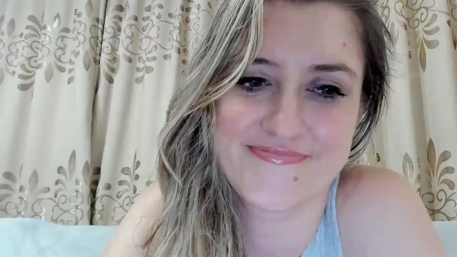 Gallery image thumbnail from BestDream's myfreecams stream on, 11/08/2025, 24:18 image 15 of 20