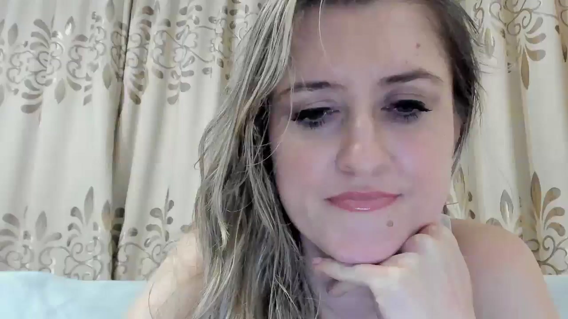 Gallery image thumbnail from BestDream's myfreecams stream on, 11/08/2025, 24:18 image 4 of 20