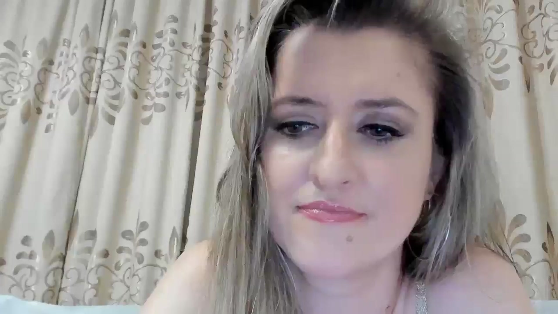 Gallery image thumbnail from BestDream's myfreecams stream on, 11/09/2025, 22:40 image 6 of 20