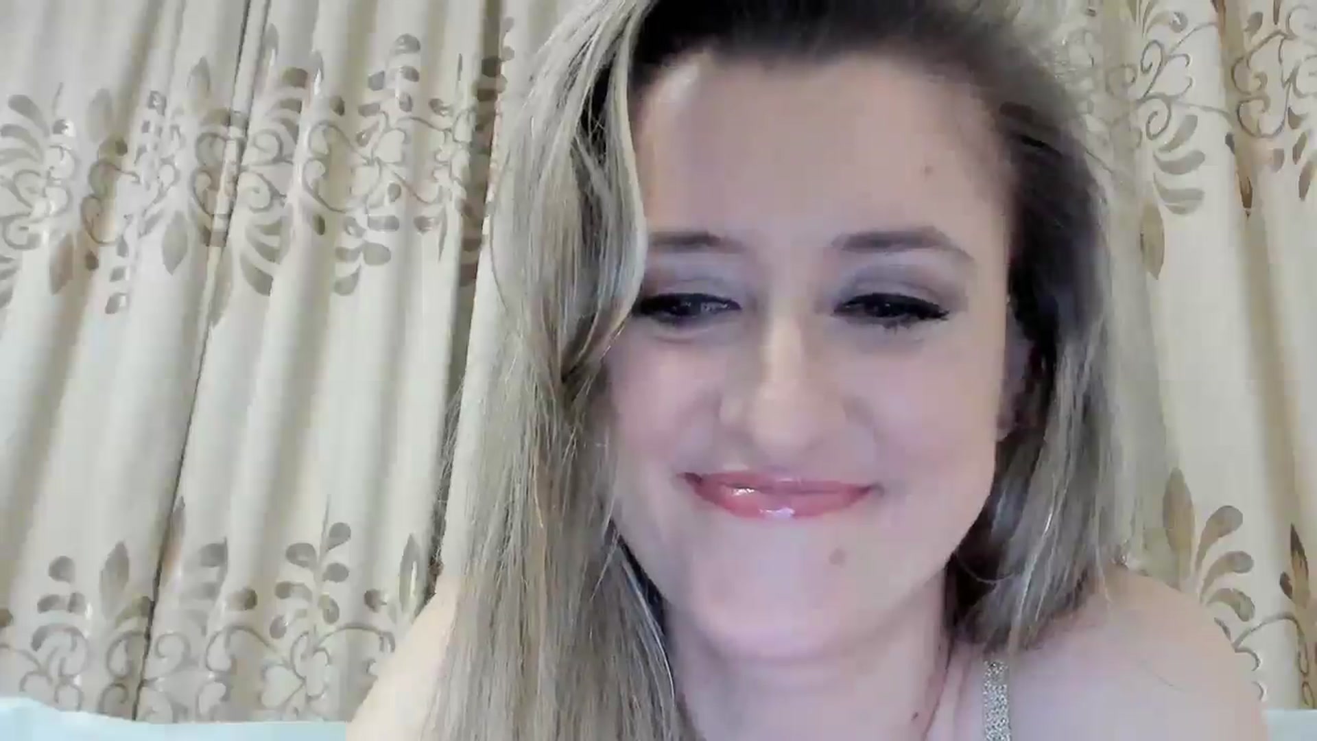 Gallery image thumbnail from BestDream's myfreecams stream on, 11/09/2025, 22:40 image 4 of 20