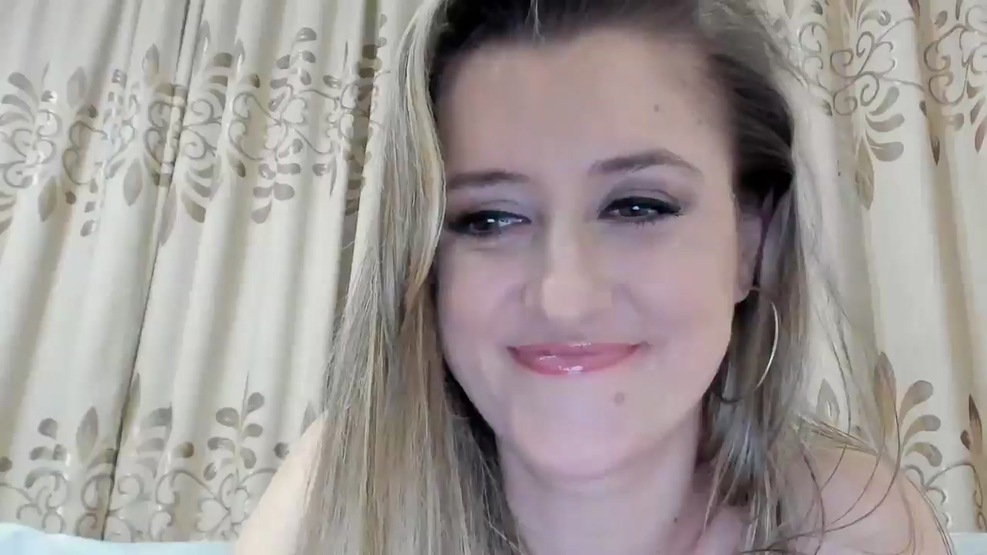 Gallery image thumbnail from BestDream's myfreecams stream on, 11/09/2025, 22:40 image 12 of 20