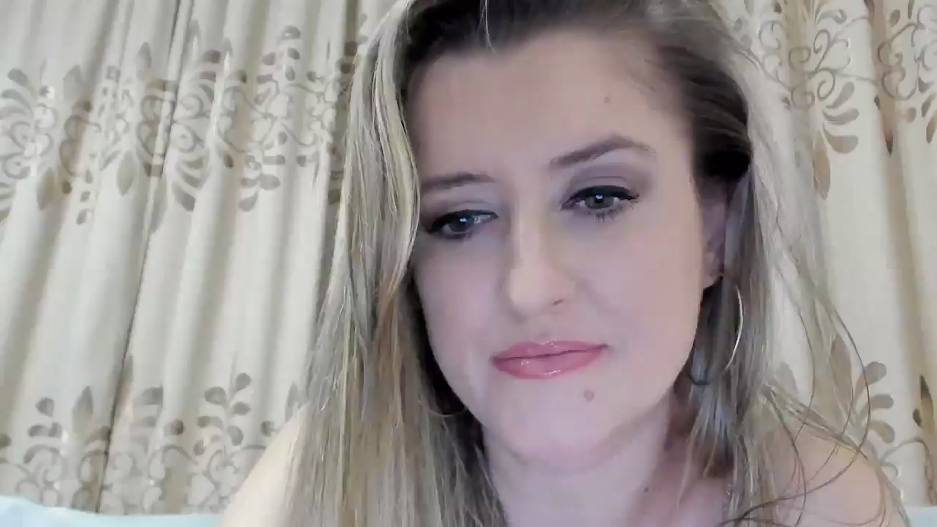 Gallery image thumbnail from BestDream's myfreecams stream on, 11/09/2025, 22:40 image 13 of 20