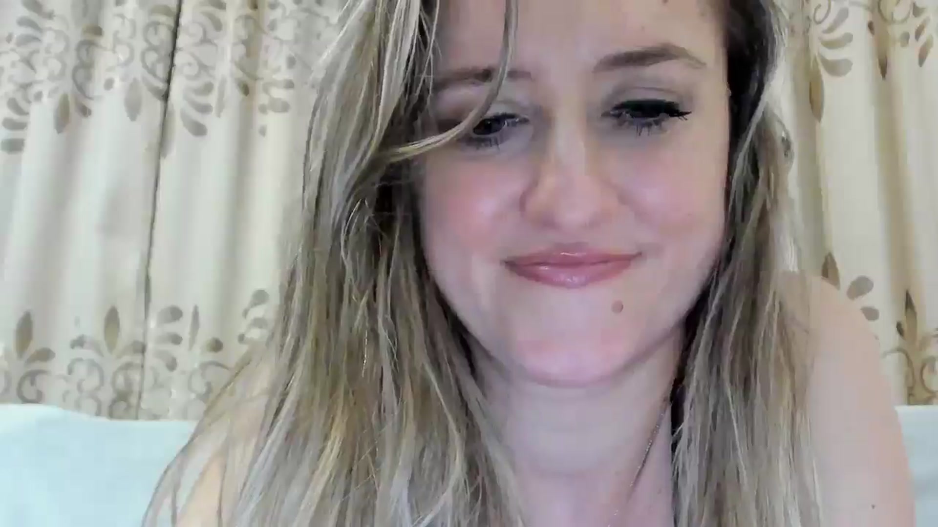 Gallery image thumbnail from BestDream's myfreecams stream on, 11/12/2025, 01:54 image 11 of 20
