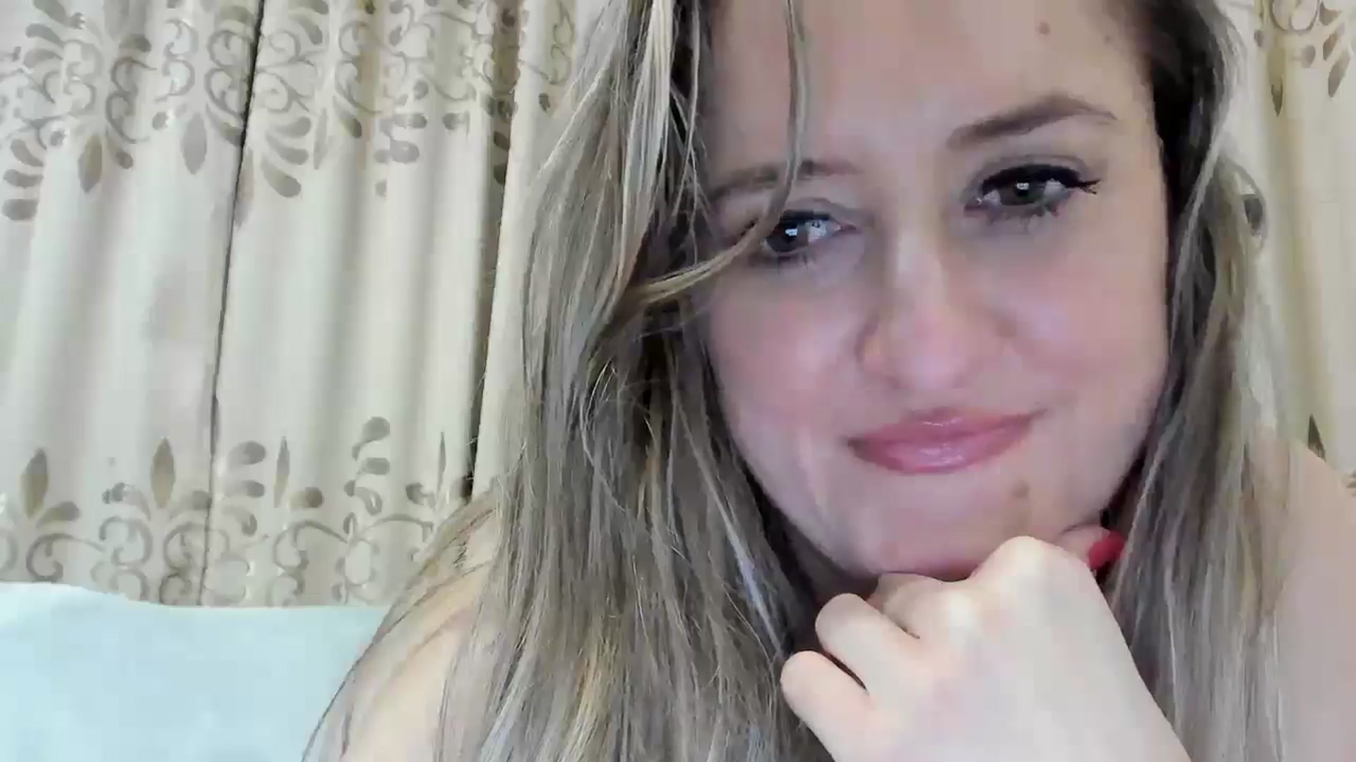 Gallery image thumbnail from BestDream's myfreecams stream on, 11/12/2025, 01:54 image 10 of 20