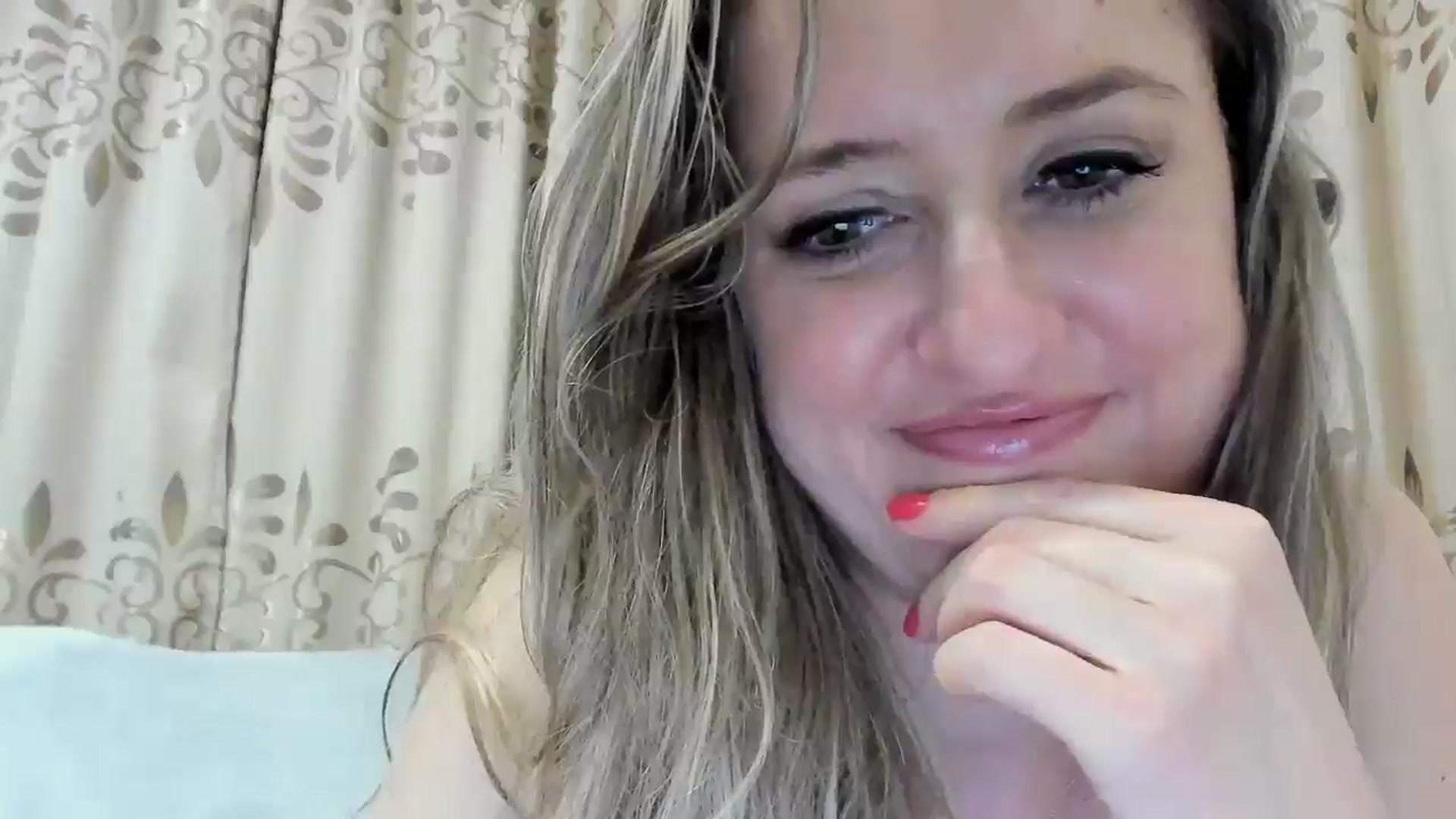 Gallery image thumbnail from BestDream's myfreecams stream on, 11/12/2025, 01:54 image 8 of 20
