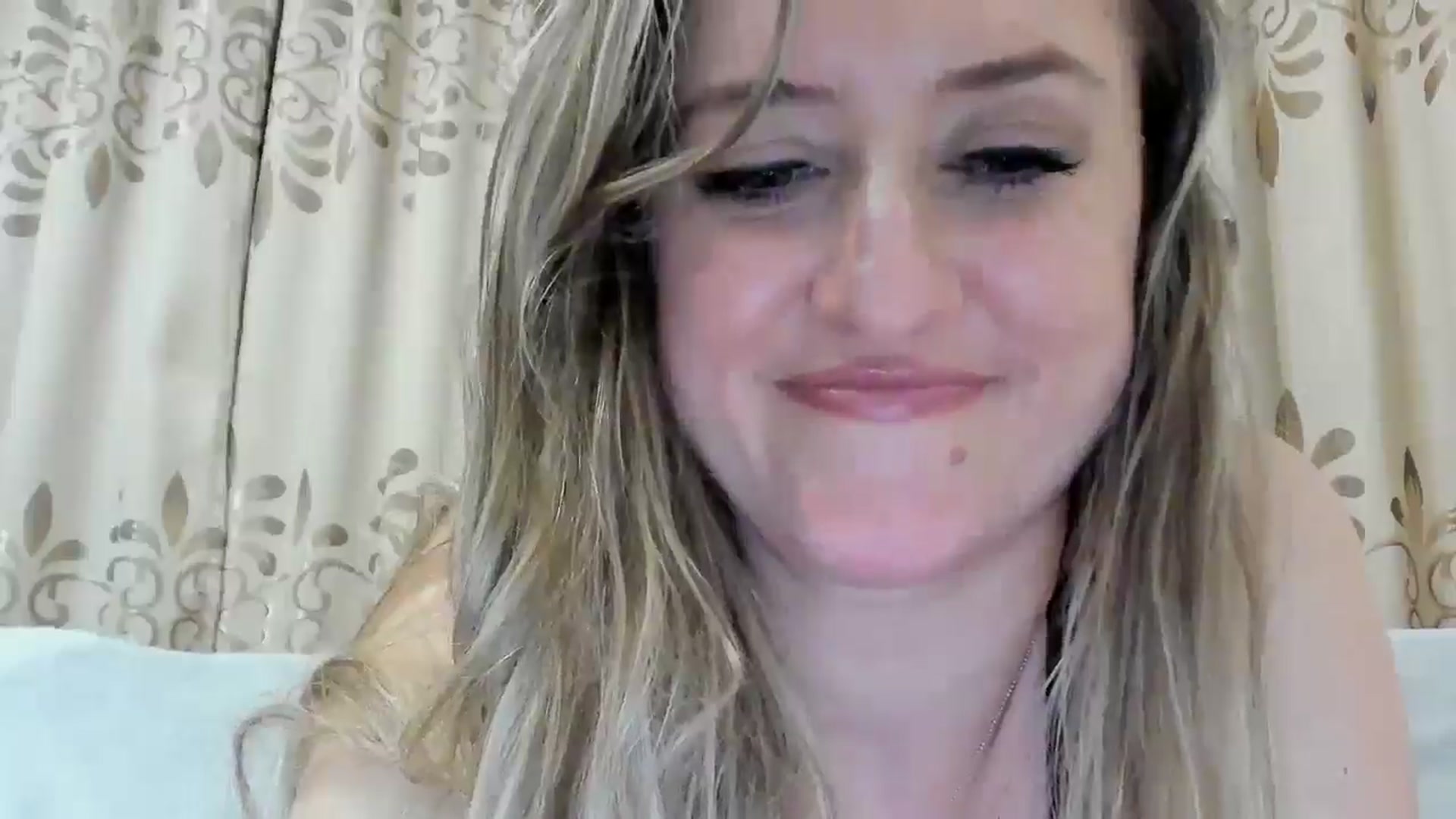 Gallery image thumbnail from BestDream's myfreecams stream on, 11/12/2025, 01:54 image 9 of 20