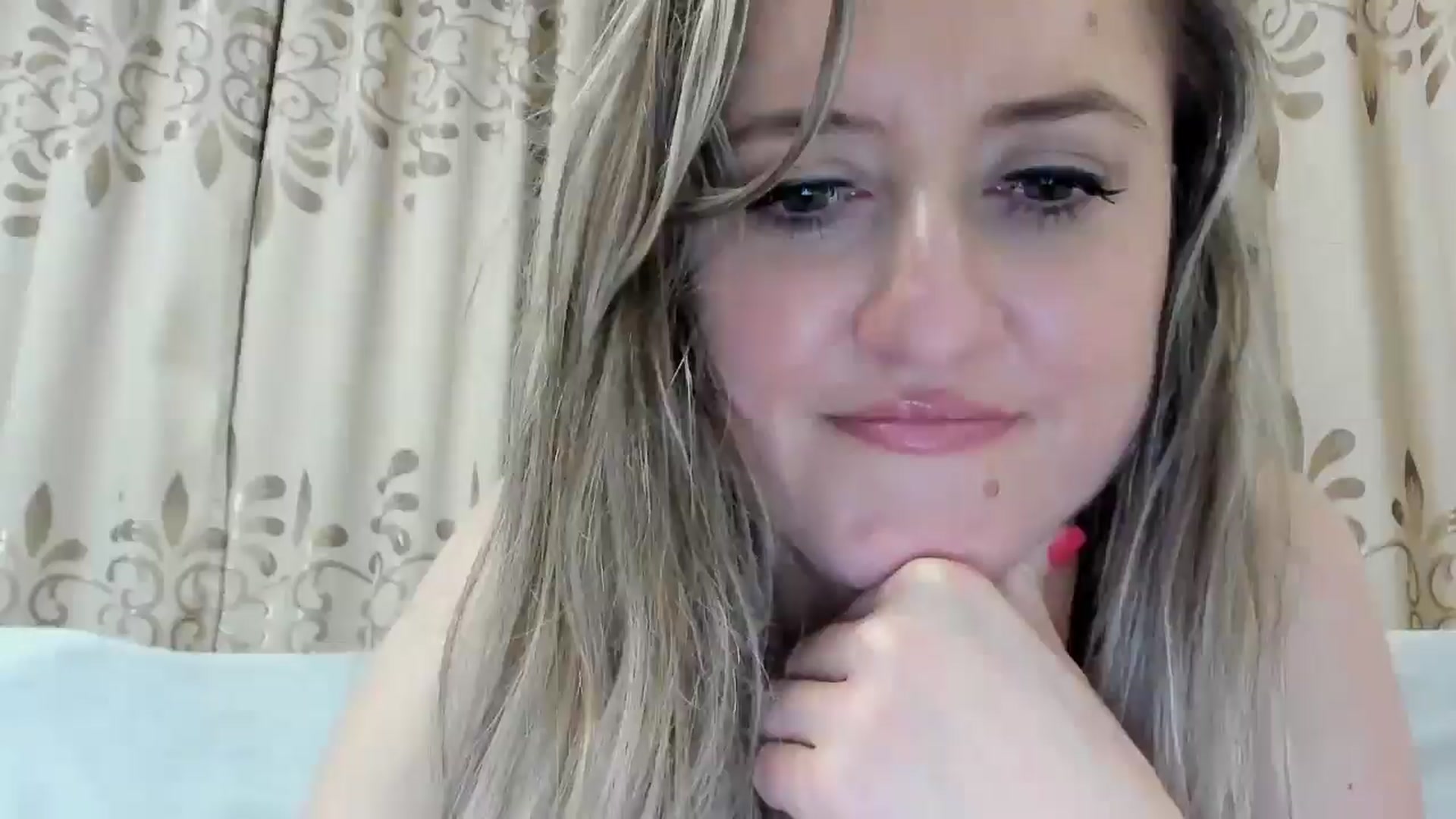 Gallery image thumbnail from BestDream's myfreecams stream on, 11/12/2025, 01:54 image 15 of 20