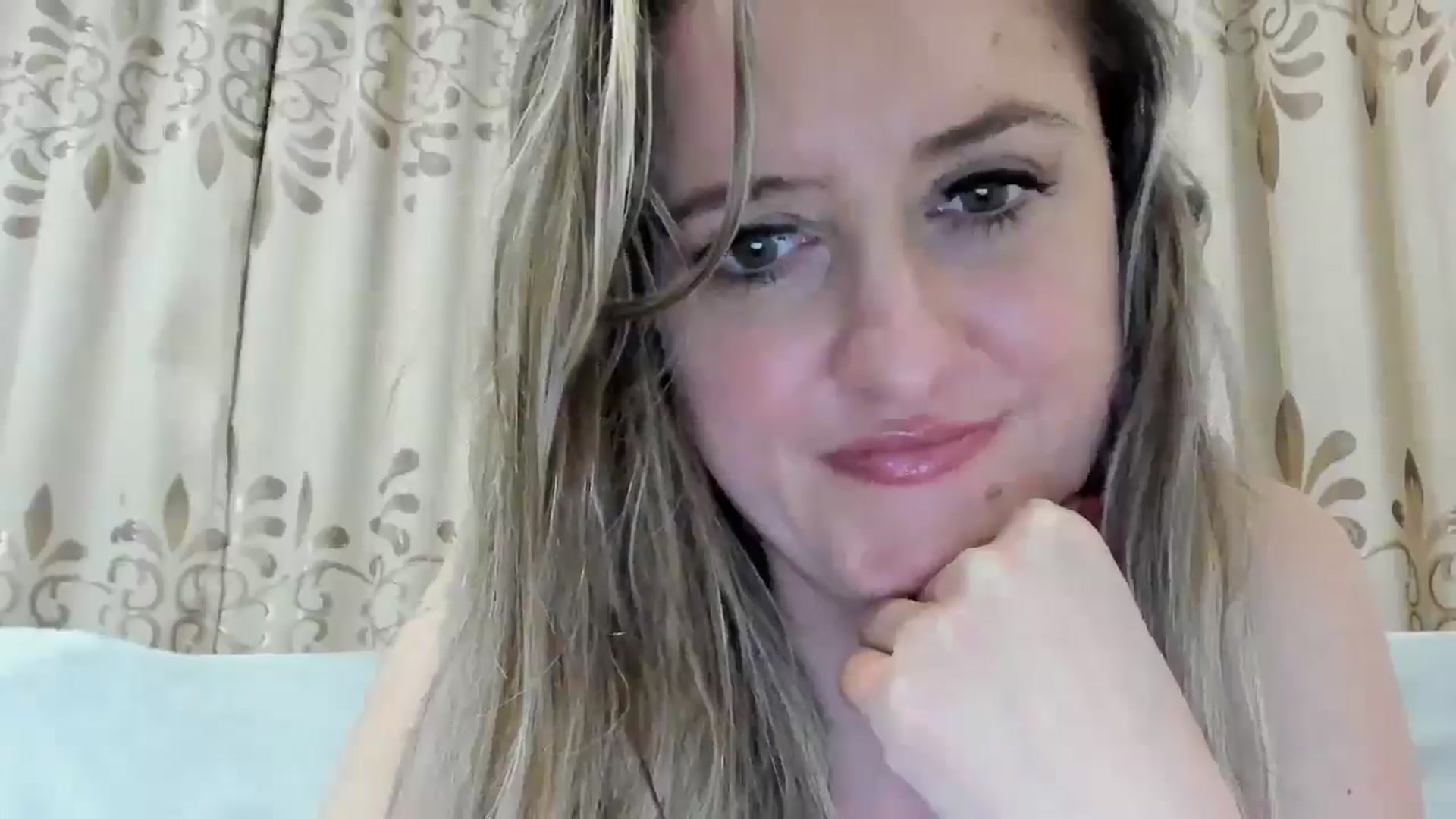 Gallery image thumbnail from BestDream's myfreecams stream on, 11/12/2025, 01:54 image 16 of 20
